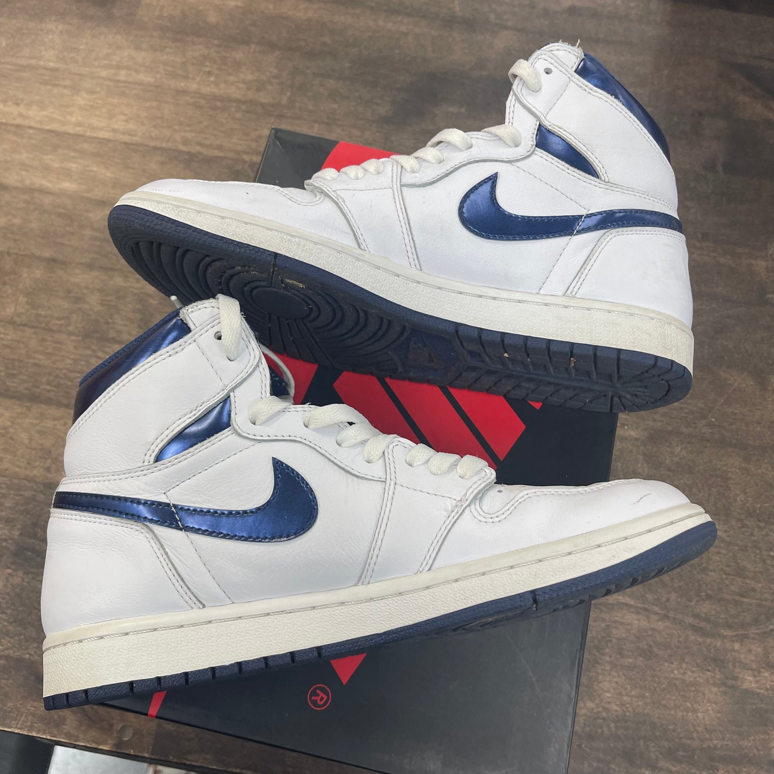 Navy Metallic Jordan 1 High (USED)