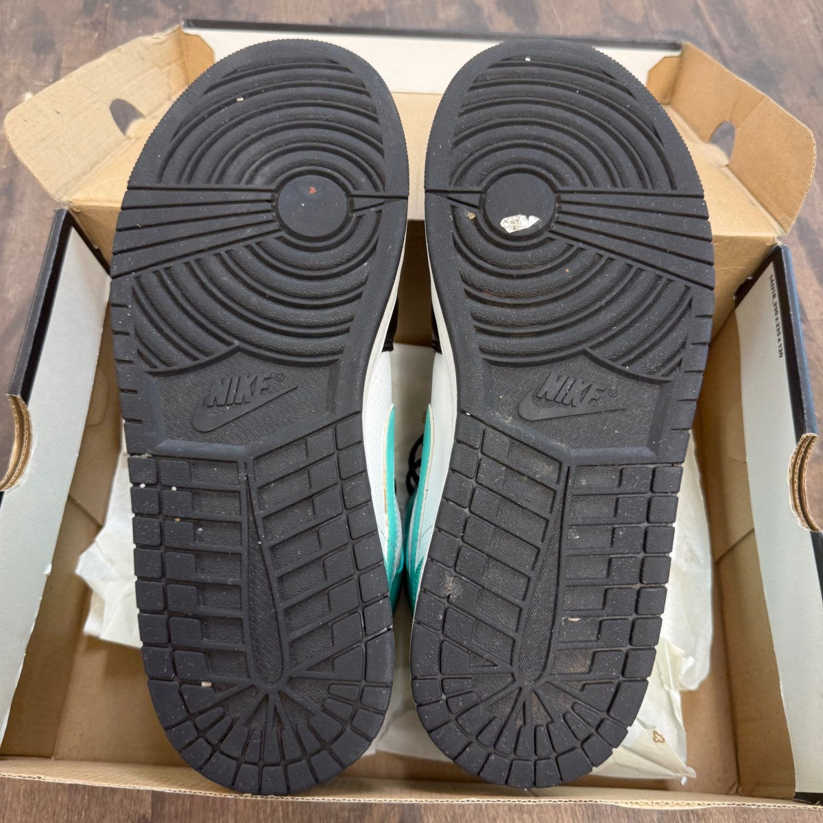 Jordan 1 Mid Tropical Twist Igloo - Image 3