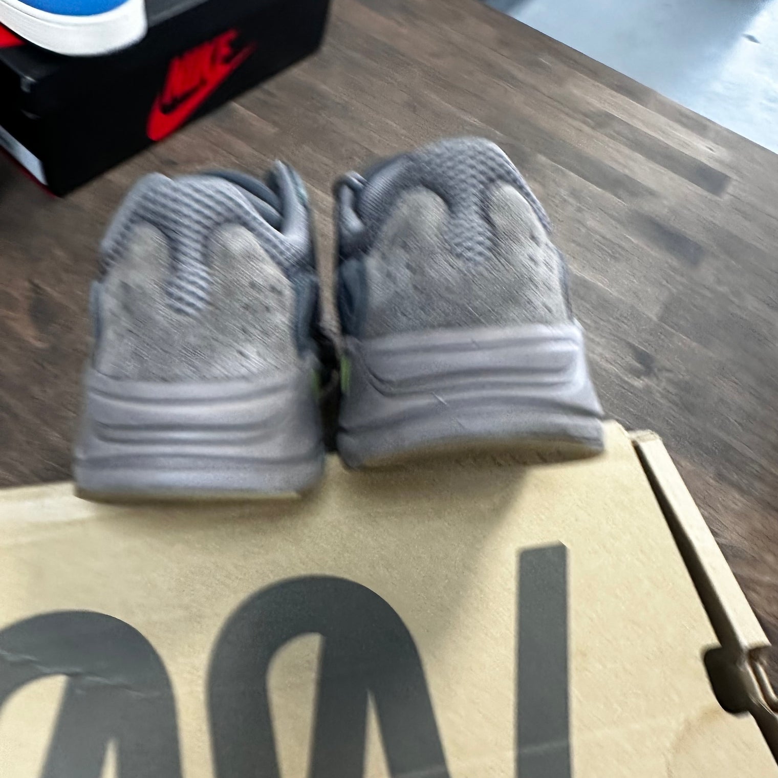 Mauve Yeezy 700 (USED)