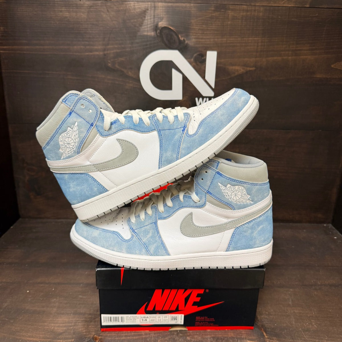 Jordan 1 Retro High OG Hyper Royal - Image 1