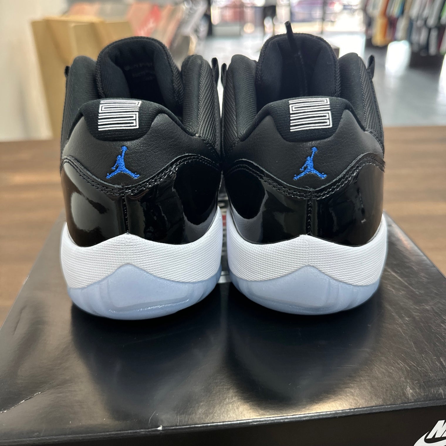 Space Jam Jordan 11 Low (USED, odor)