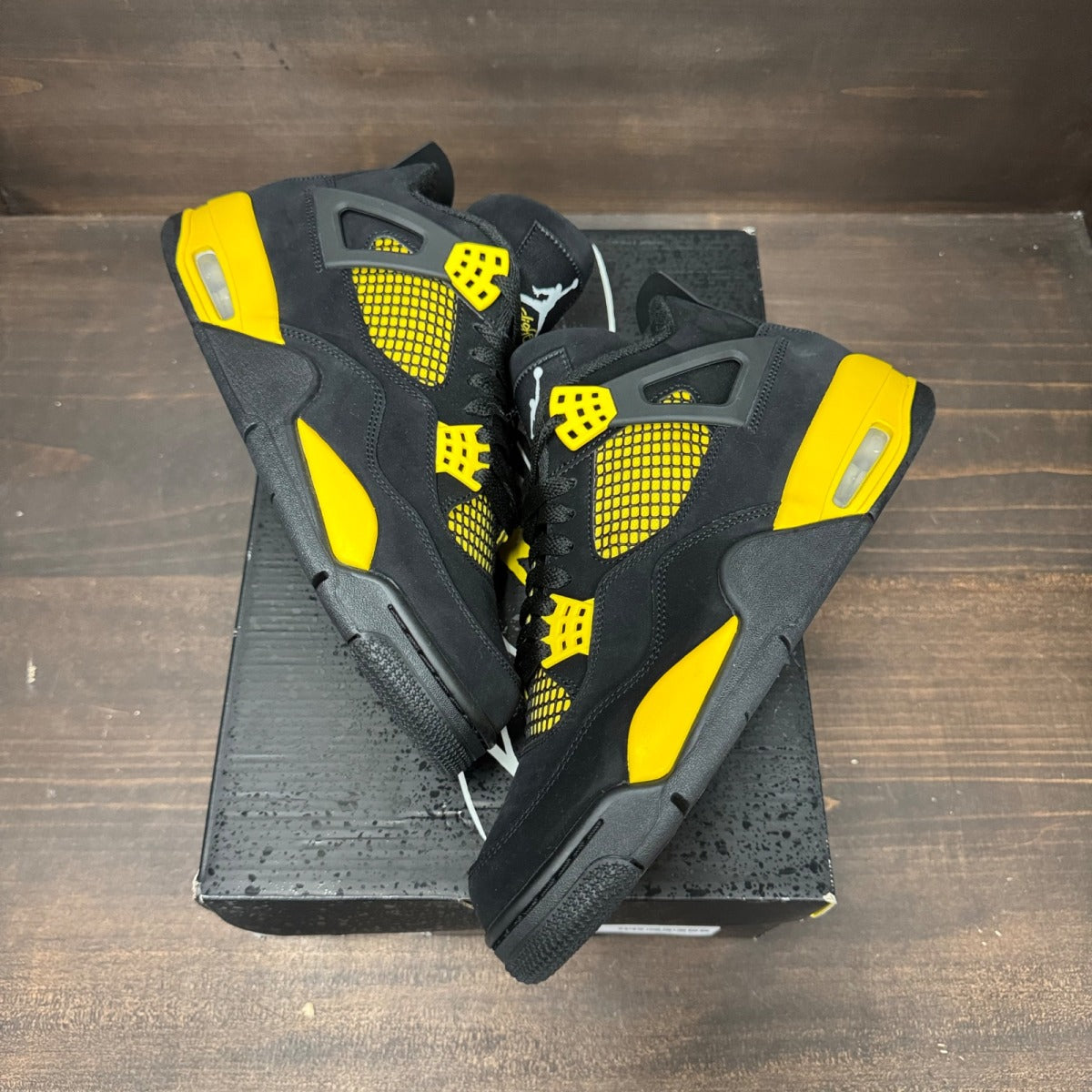 Jordan 4 Retro Thunder (2023) Size 10 (Pre-Owned) - Image 2
