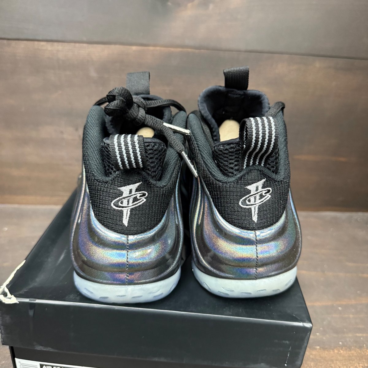 Nike Air Foamposite One Hologram Size 9 (Pre-Owned) - sole
