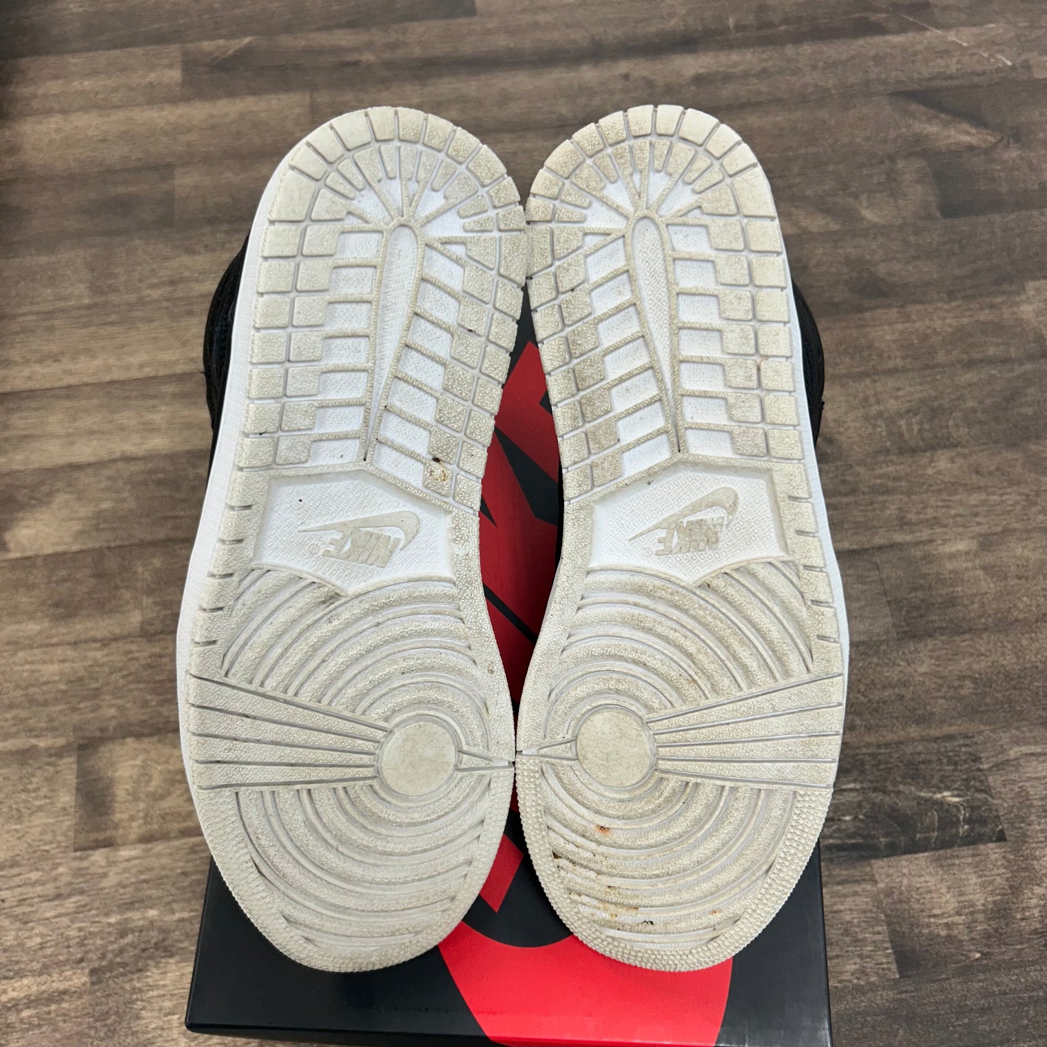 Cyber Monday Jordan 1 High (USED)