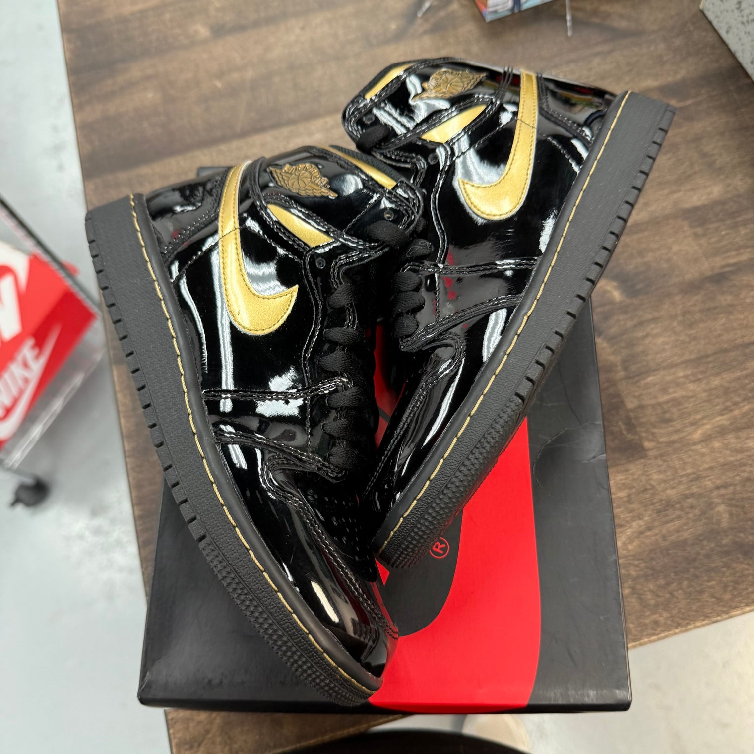 Black Metallic Gold Jordan 1 High (GS) (USED)