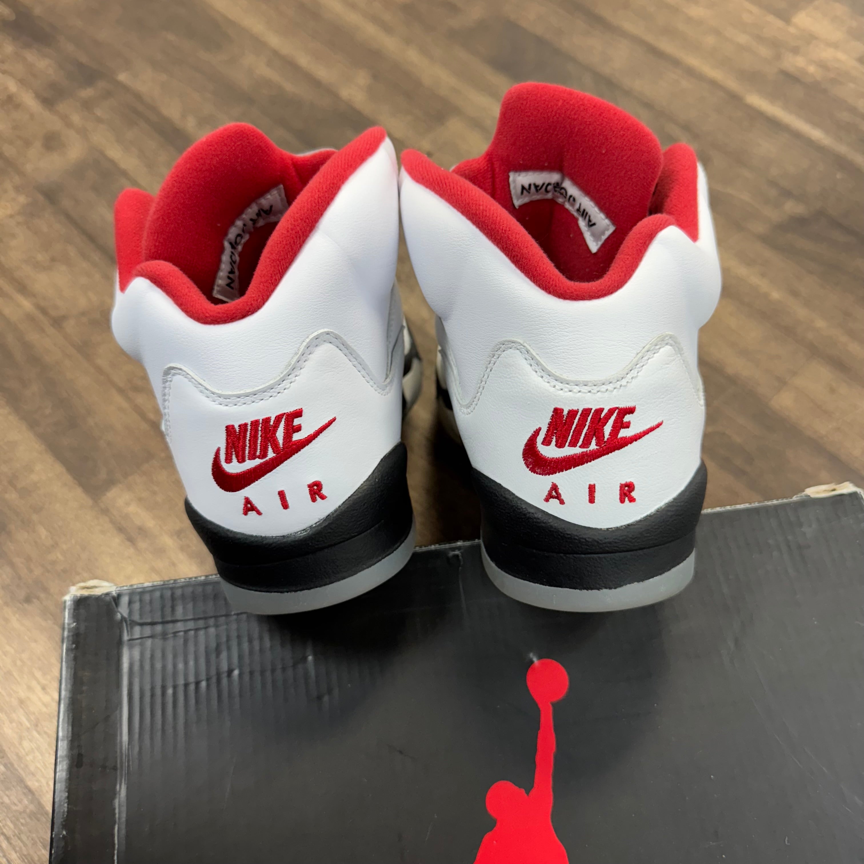【即購入OK】NIKE AIR JORDAN 5 \"FIRE RED\" 2020 Nike Air Jordan 5 Fire Red Silver Tongue Reimagined 2020