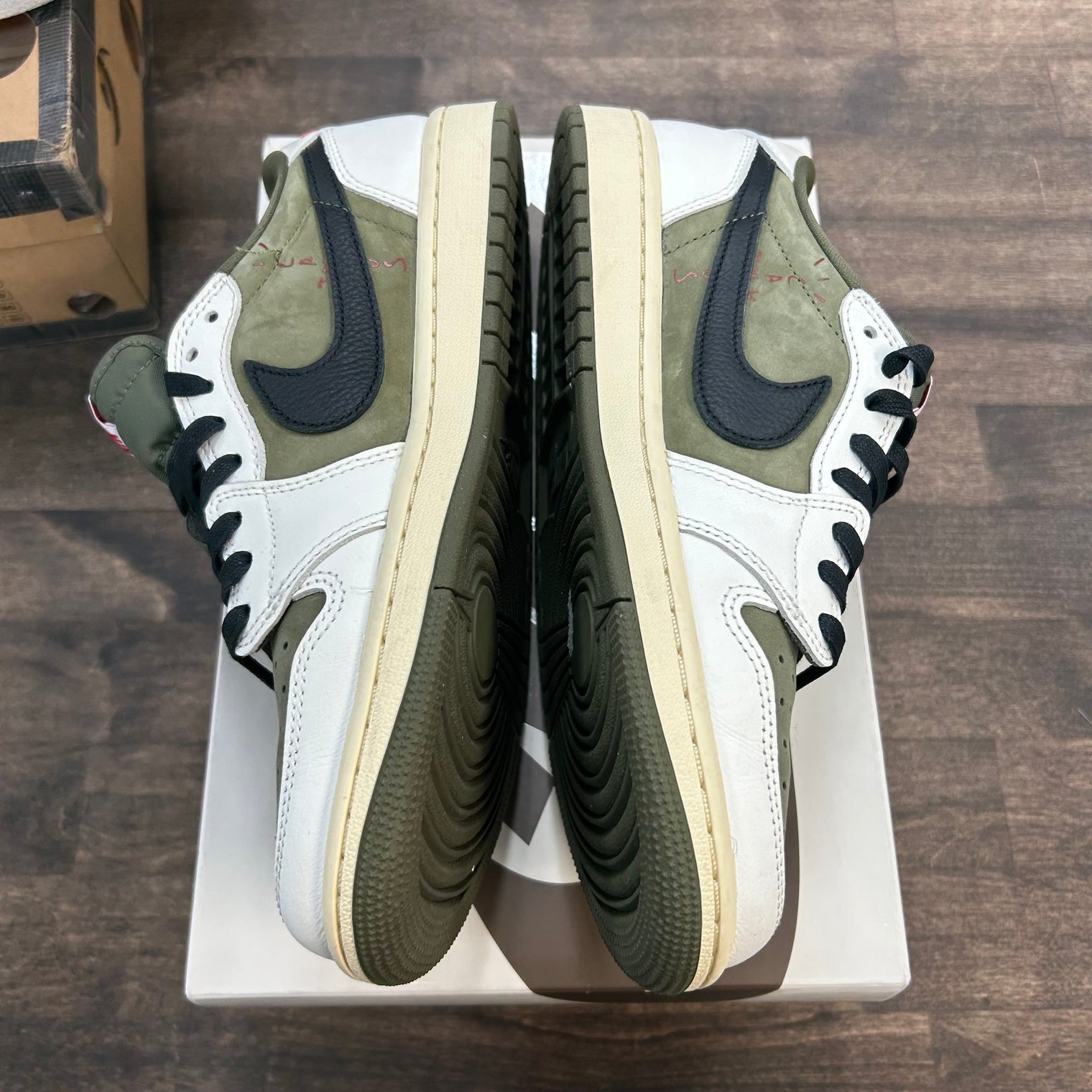 Medium Olive Travis Scott Jordan 1 Low (USED)