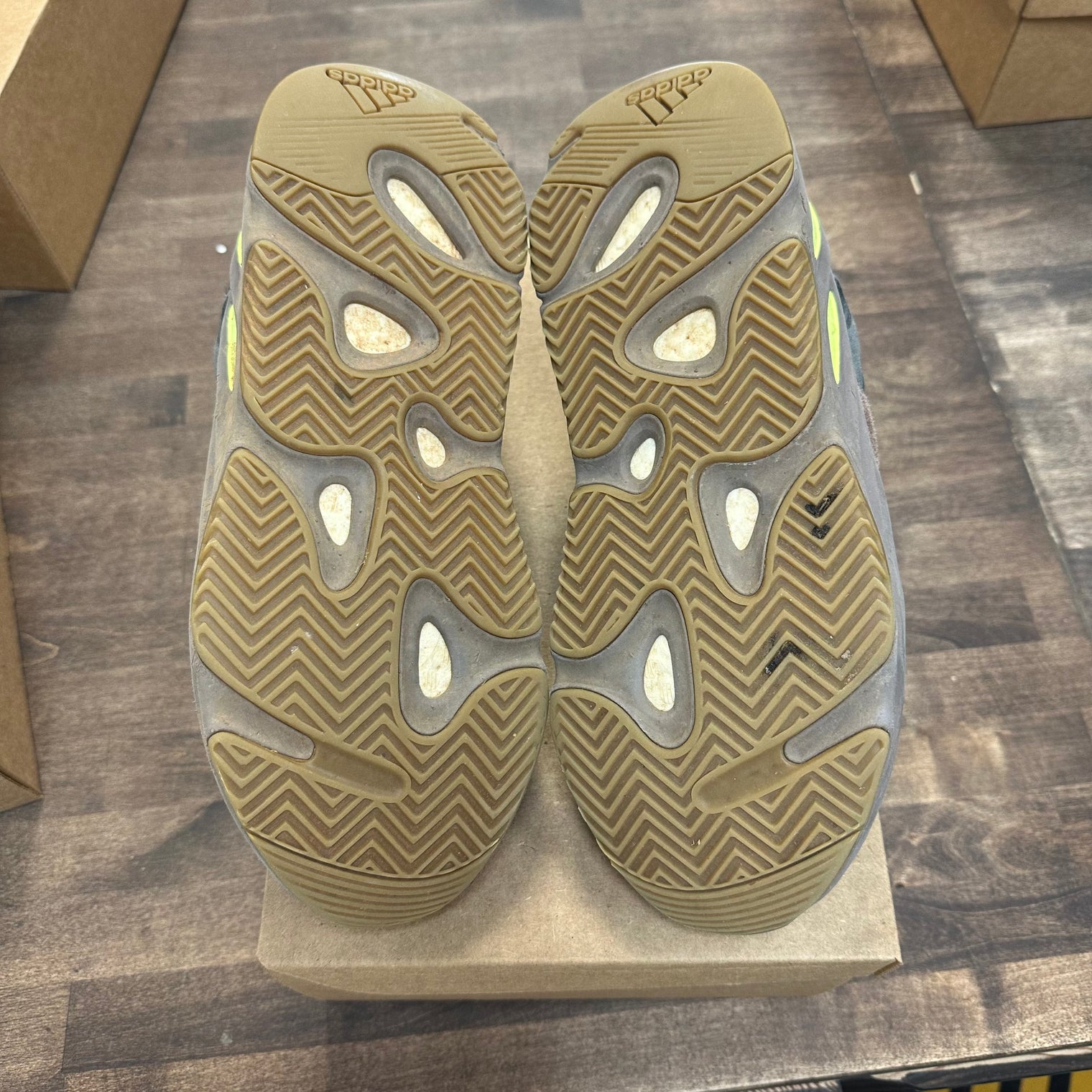 Mauve Yeezy 700 V1 (USED,No Box)