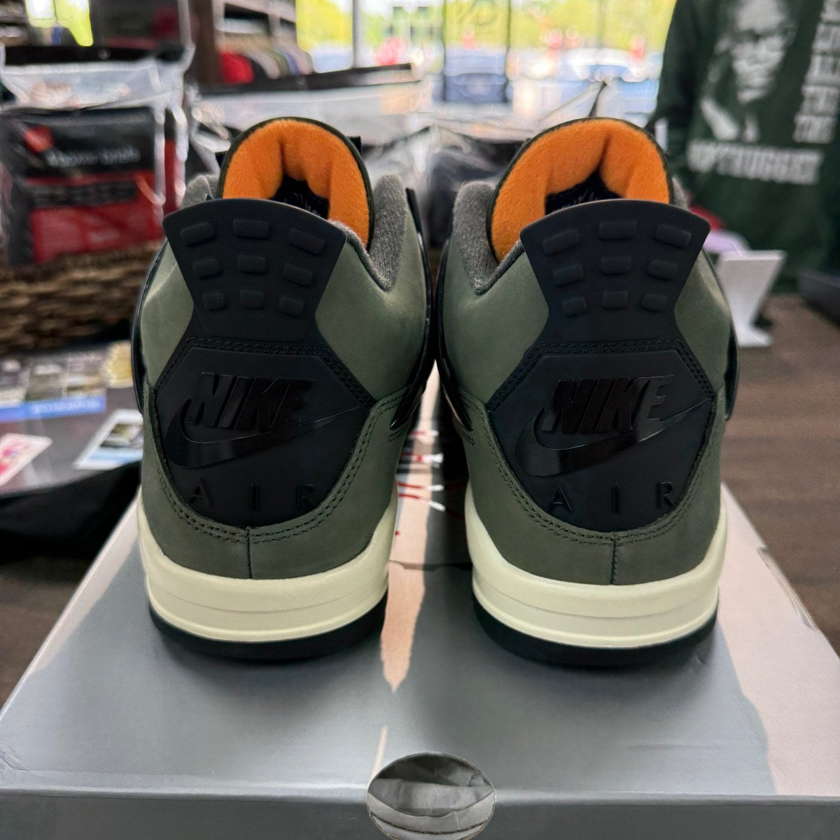 Jordan 4 Retro OG SP Undefeated (2025) - Image 4