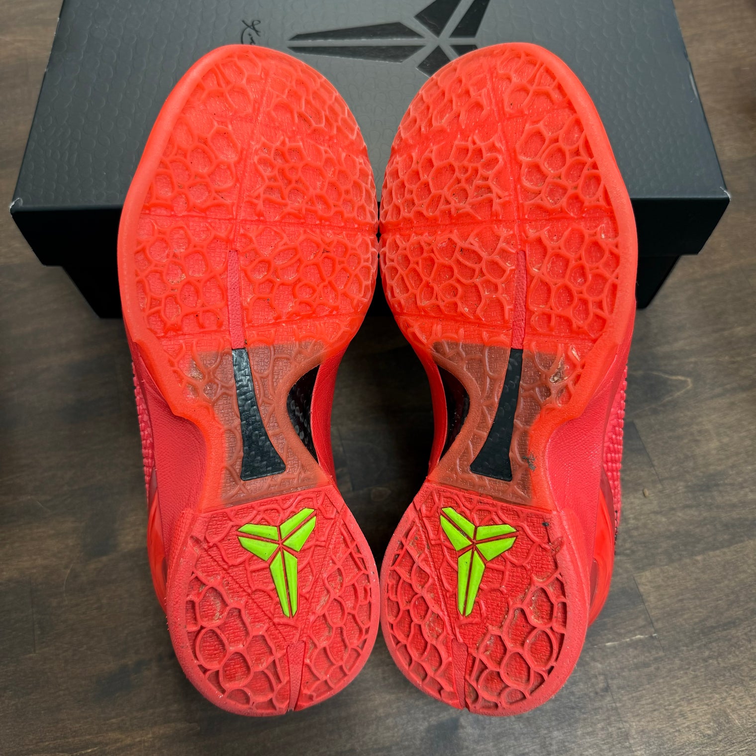 Reverse Grinch Kobe 6 (USED)