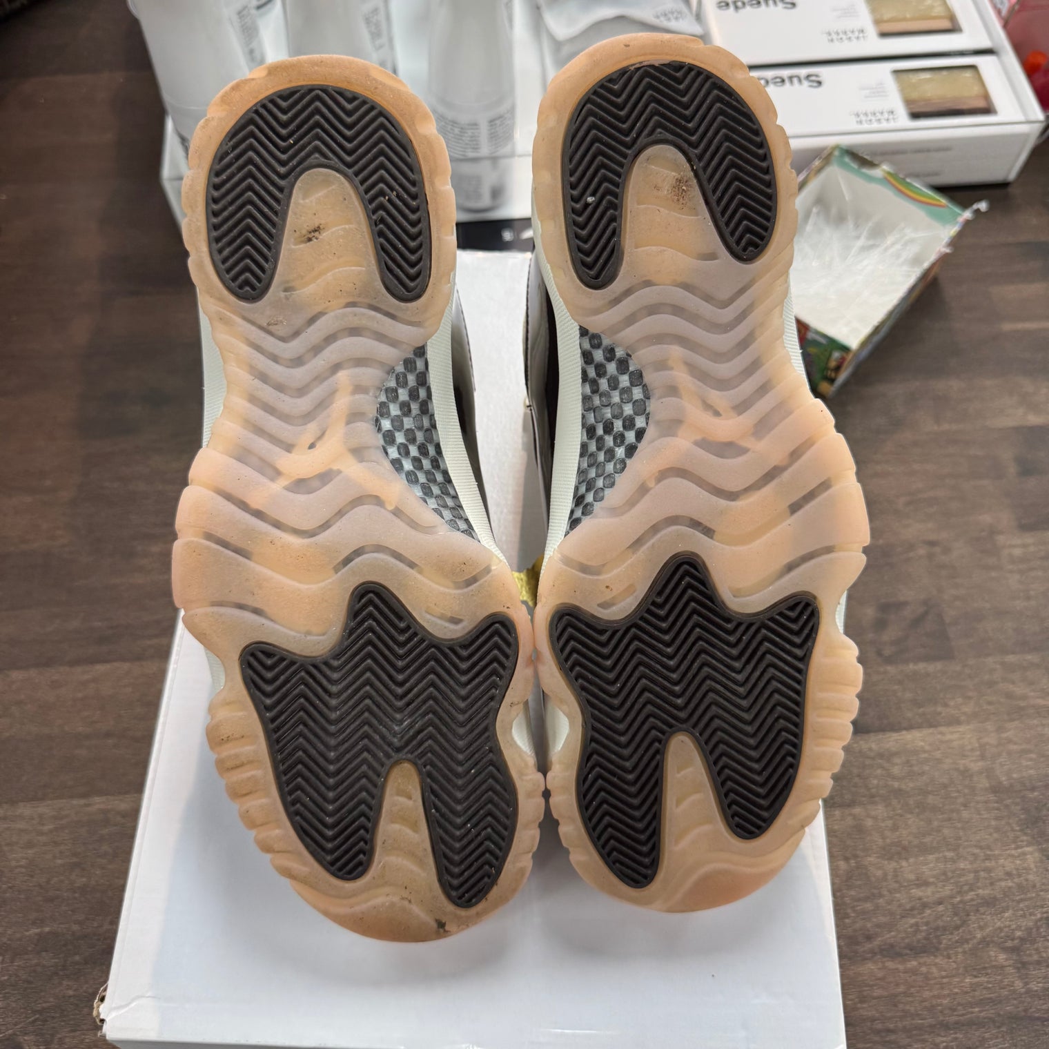 Neapolitan Jordan 11 (W) (USED)