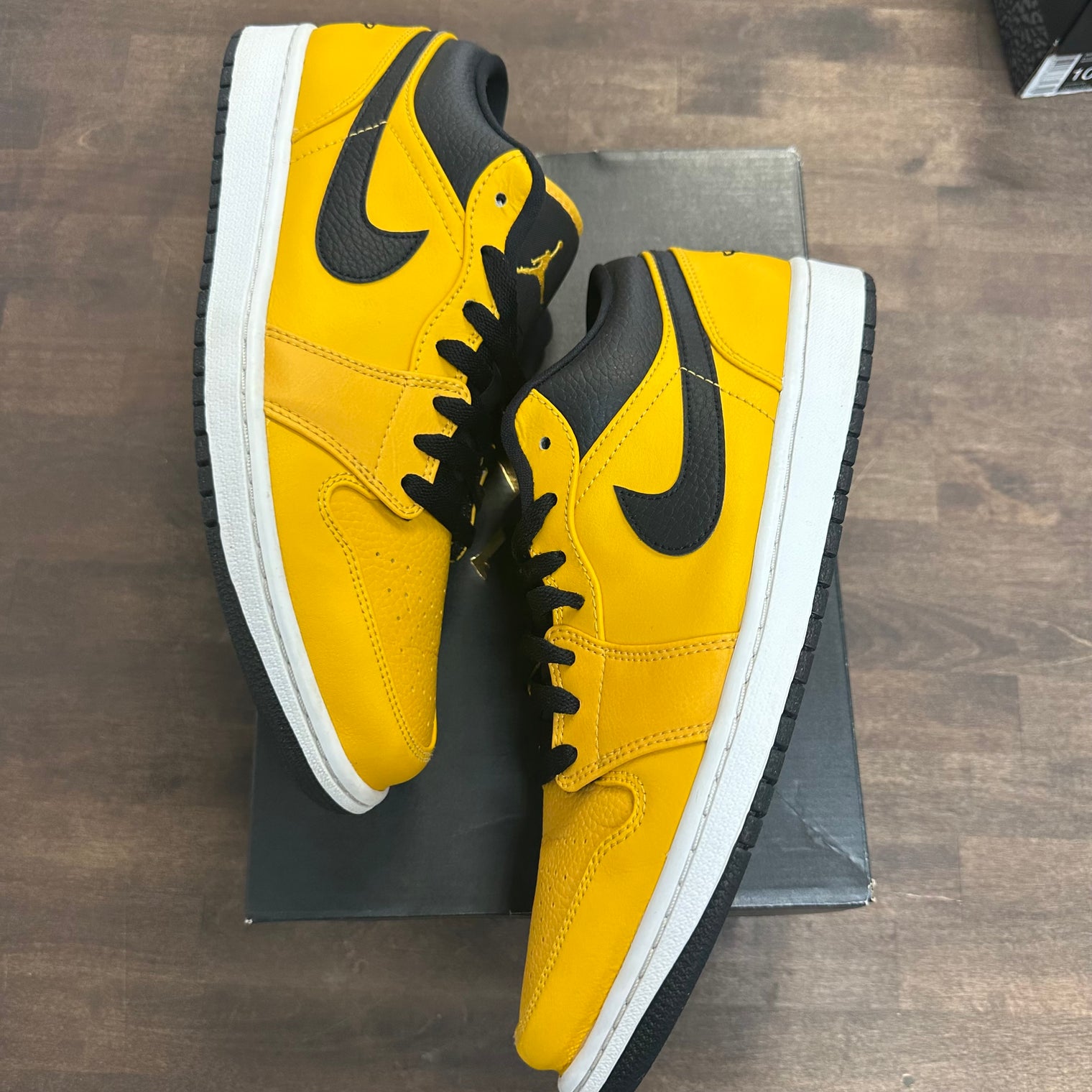 University Gold Jordan 1 Low (USED)