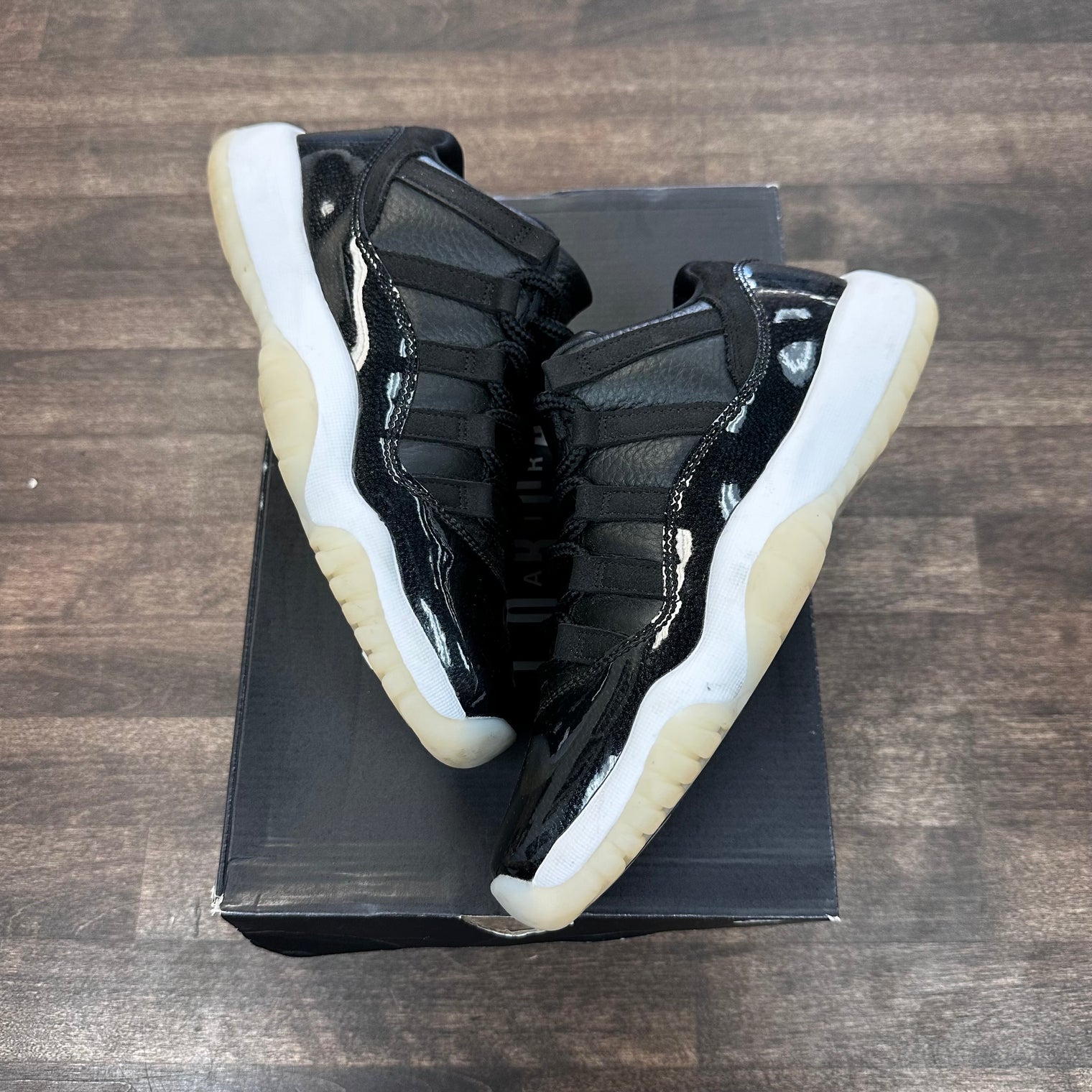 (GS) 72-10 Jordan 11 Low (USED)