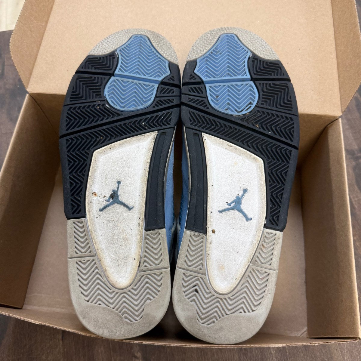 Jordan 4 Retro University Blue Size 10.5 (Pre-Owned) - Image 3