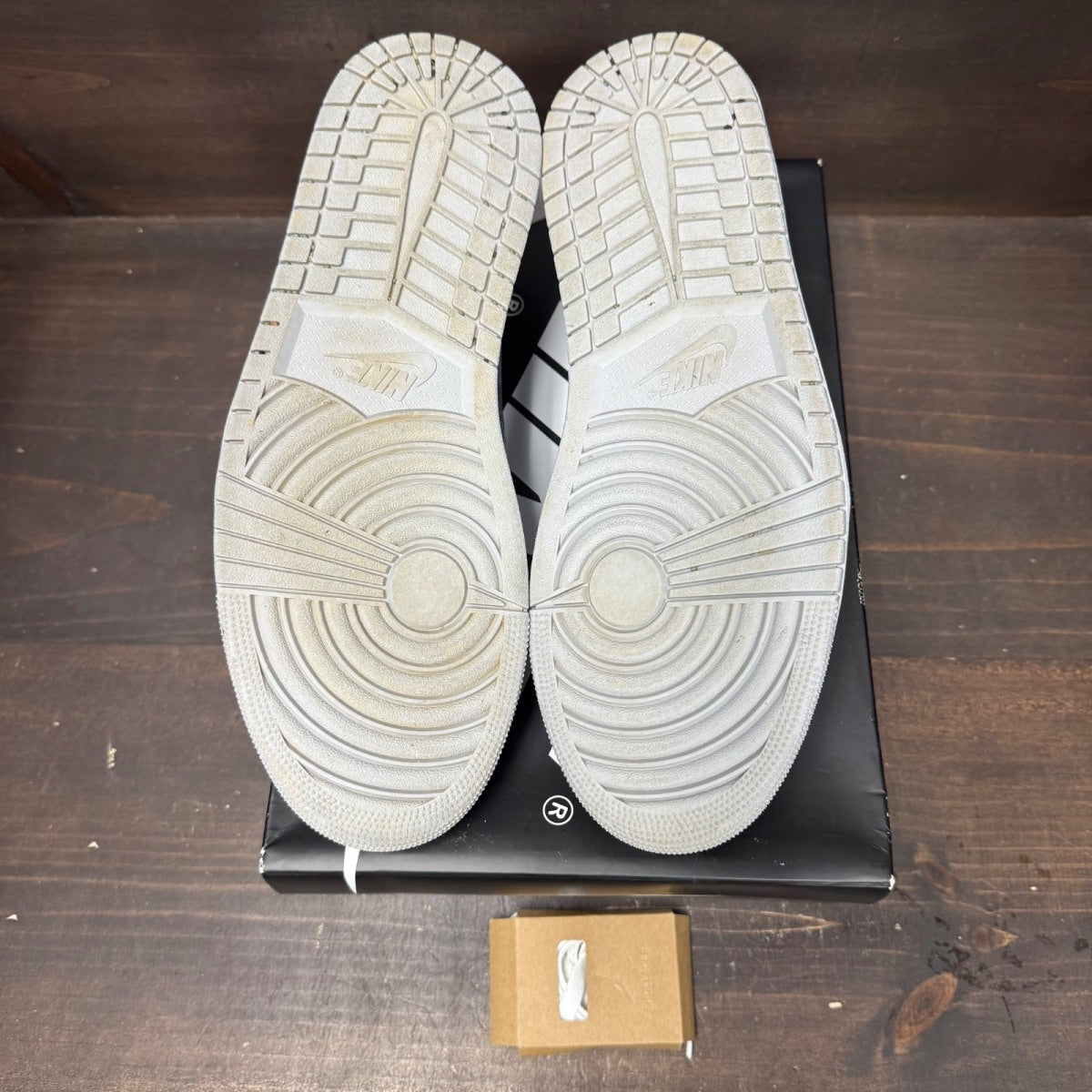 Jordan 1 Retro Low OG Barons Size 12 (Pre-Owned) - box