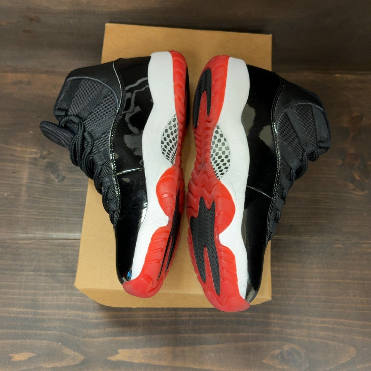 Jordan 11 Retro Playoffs Bred (2019) Size 8.5 (Pre-Owned) - Image 4