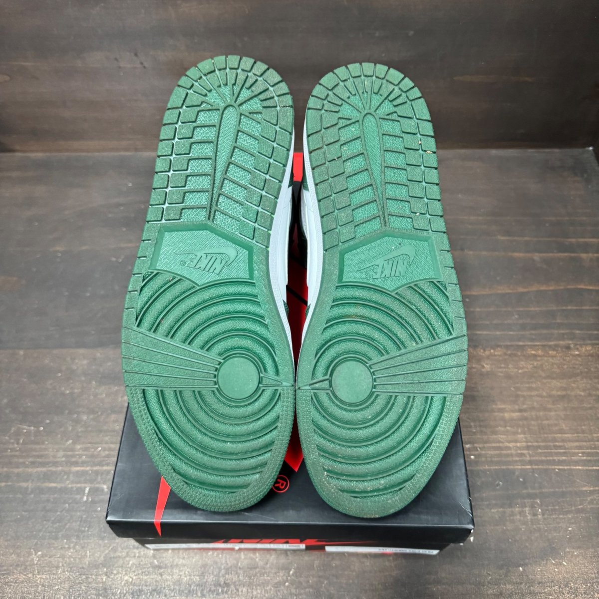 Jordan 1 Retro High OG Gorge Green Size 9 (Pre-Owned) - box