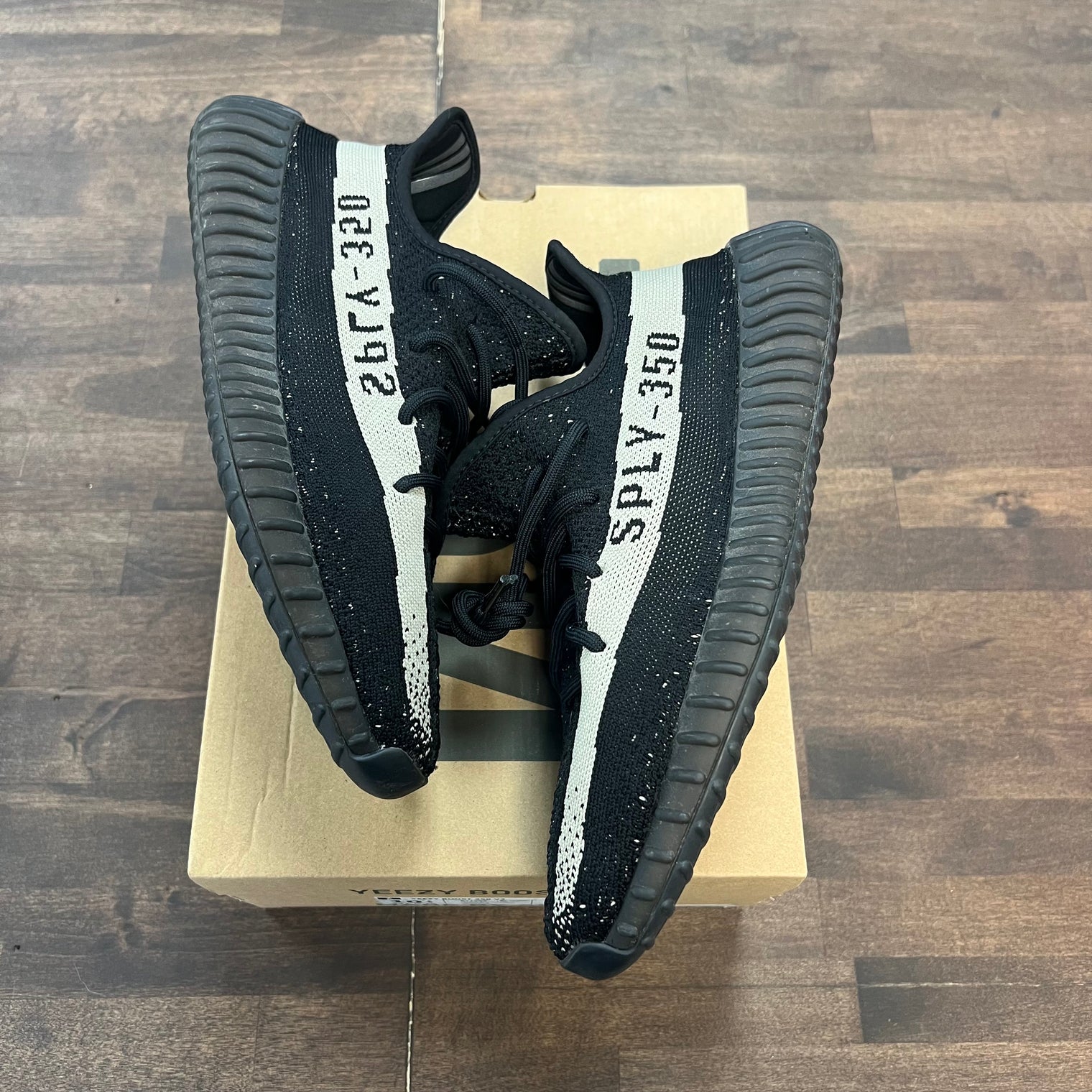 Oreo Yeezy 350 (USED)