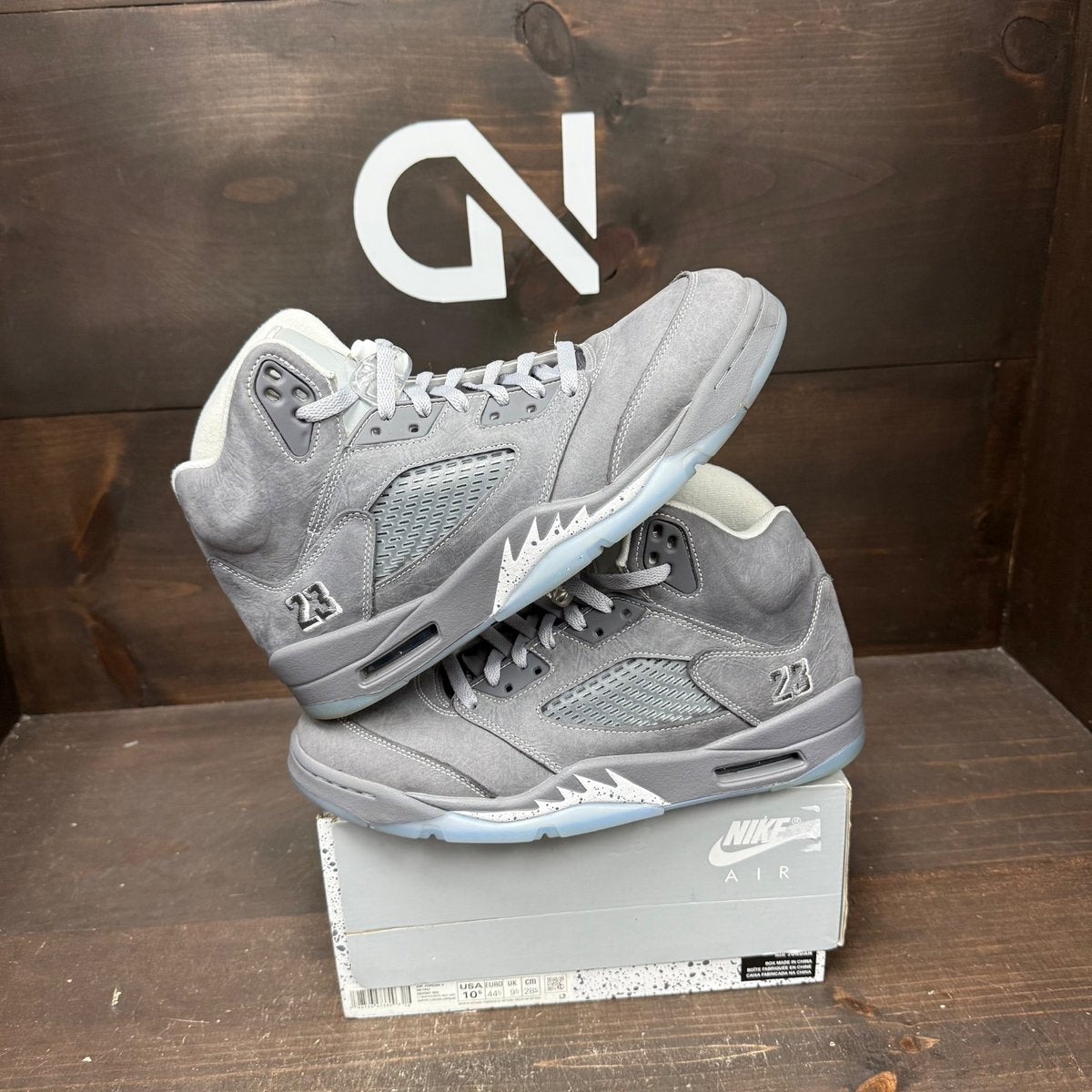 Jordan 5 Retro Wolf Grey (2026) Size 10.5 (Pre-Owned) - front