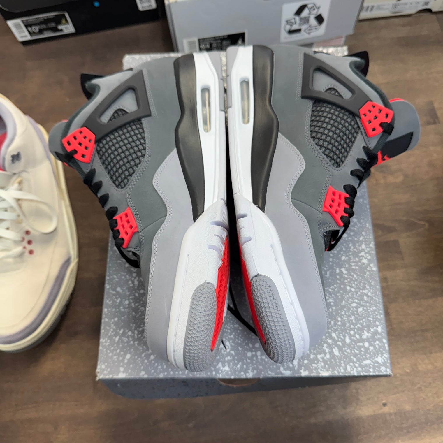 Infrared Jordan 4 Retro (USED)