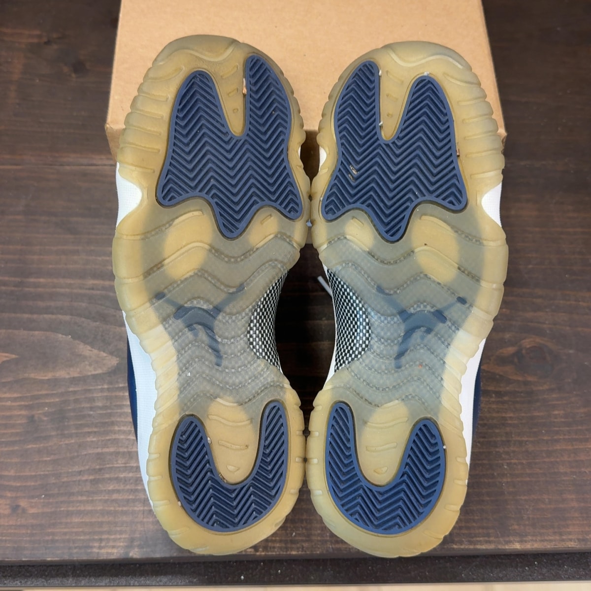 Jordan 11 Retro Low Georgetown (GS) Size 6Y (Pre-Owned) - Image 8