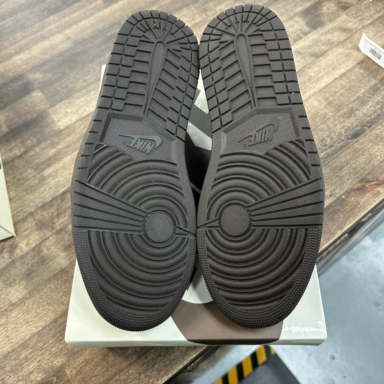 Travis Scott Velvet Brown Jordan 1 Low OG SP (USED)