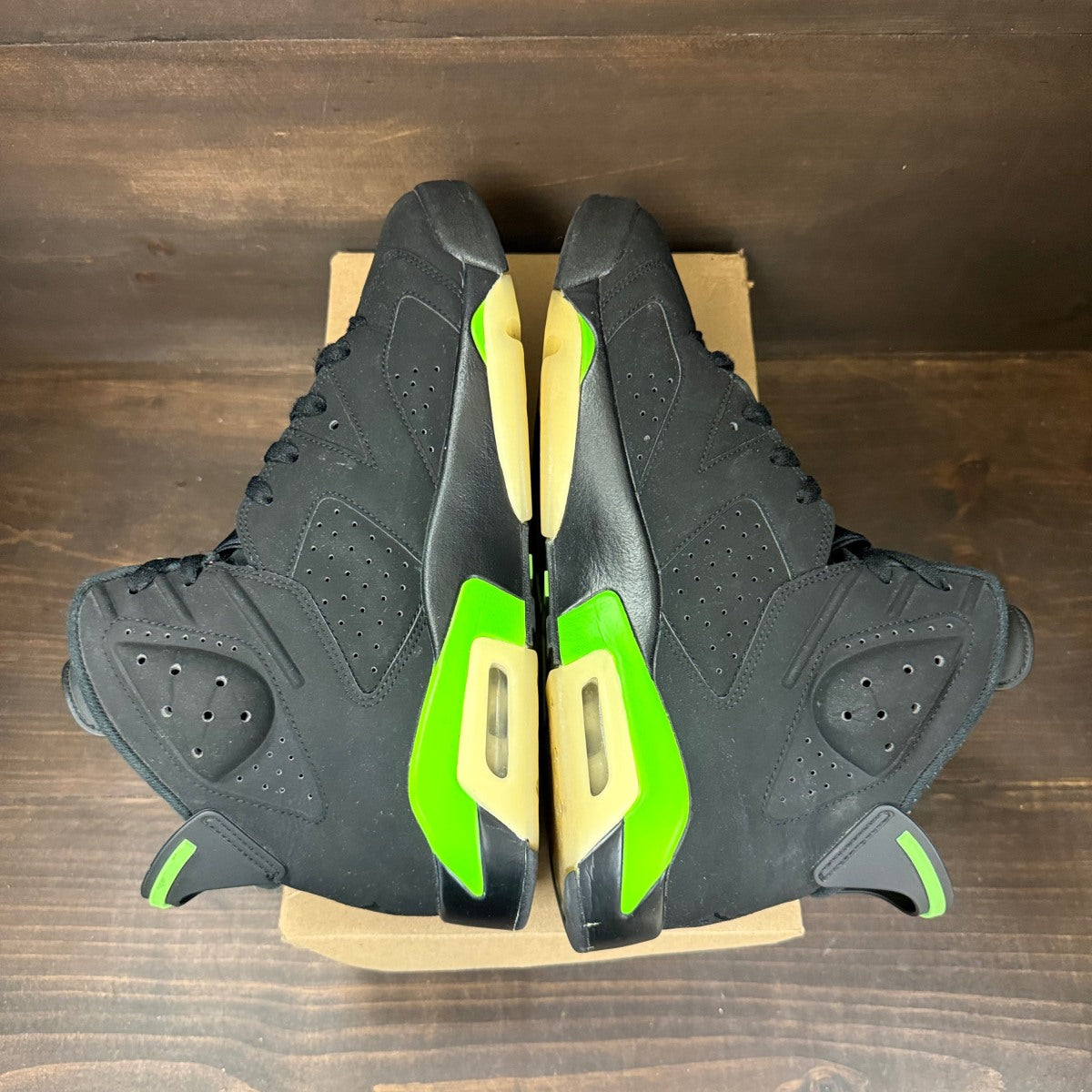 Jordan 6 Retro Electric Green Size 13 (Pre-Owned) - Image 5