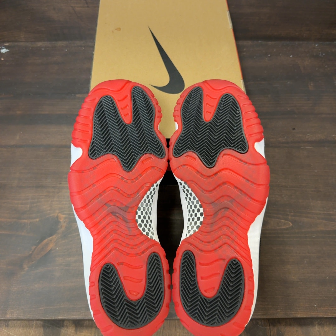 Jordan 11 Retro Playoffs Bred (2019) Size 10 (Pre-Owned)