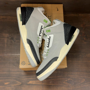 Jordan 3 Retro Chlorophyll Size 11 (Pre-Owned) - Image 2