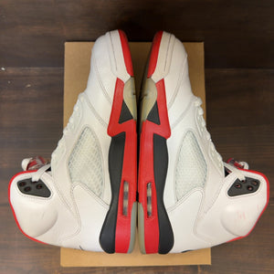 Jordan 5 Retro Fire Red Black Tongue (2025) Size 9.5 (Pre-Owned) - Image 5
