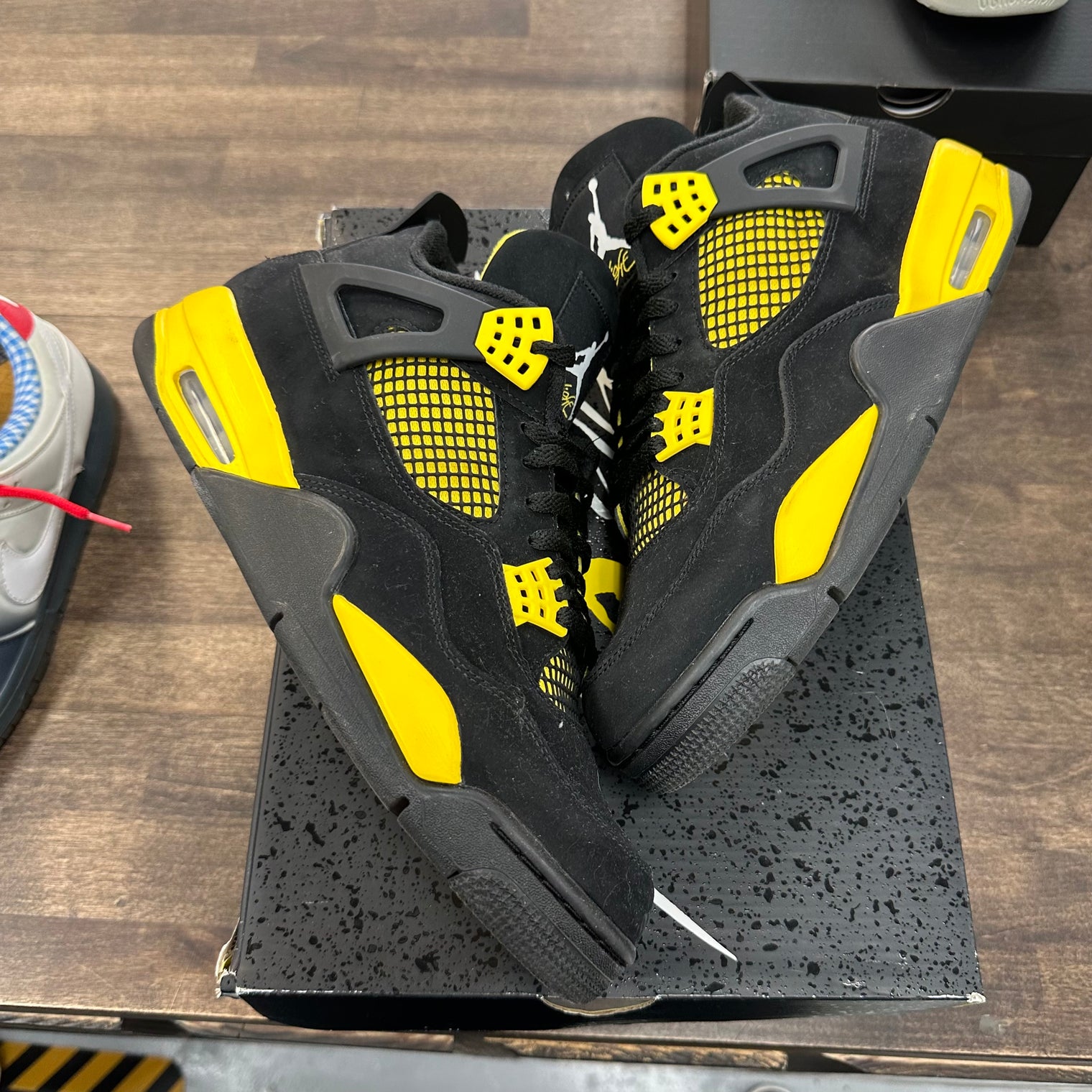 Yellow Thunder Jordan 4 (USED)