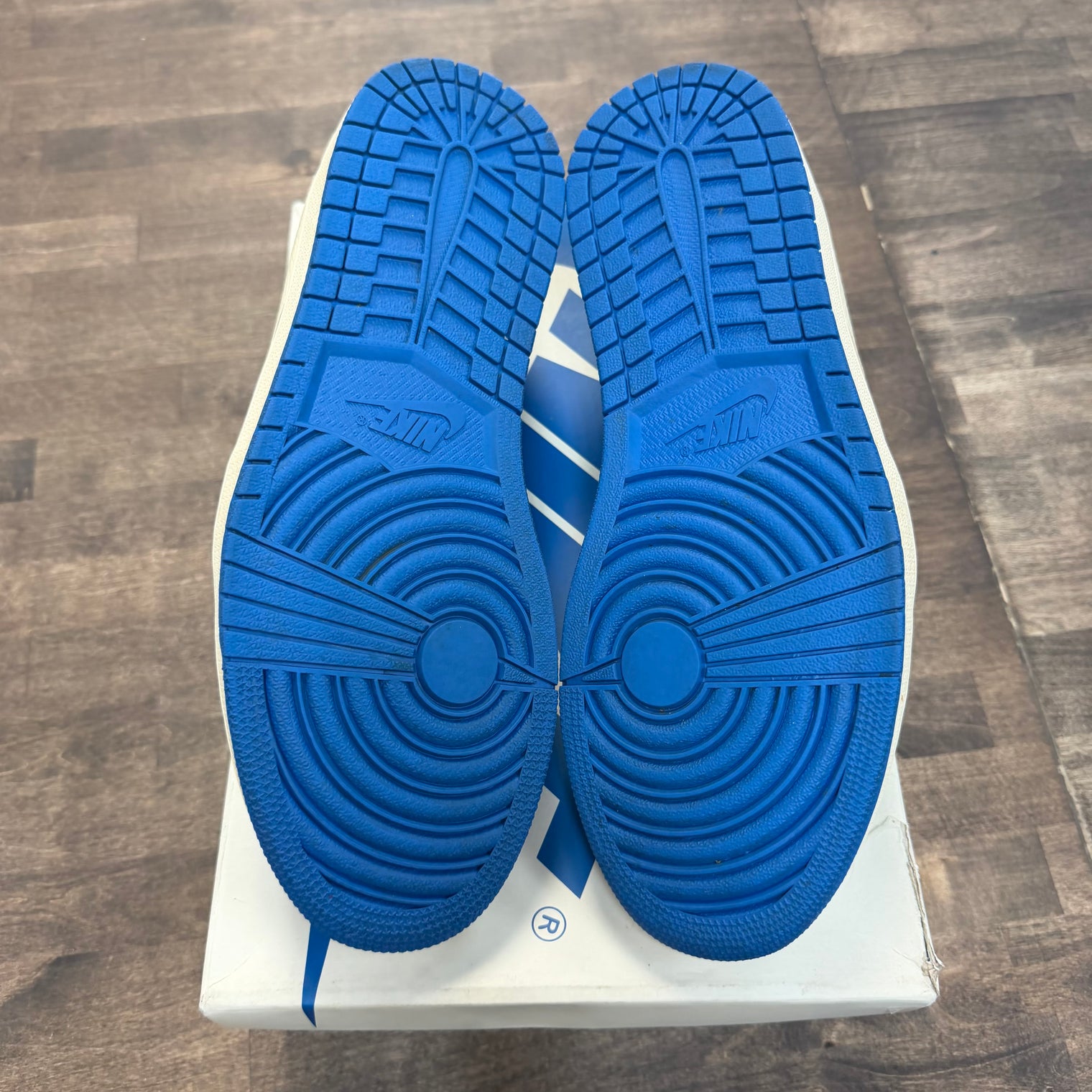 Fragment x Travis Scott Jordan 1 Low OG (USED)