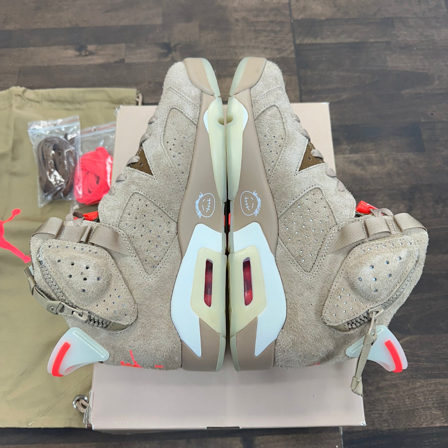 Khaki Travis Scott Jordan 6 (USED)