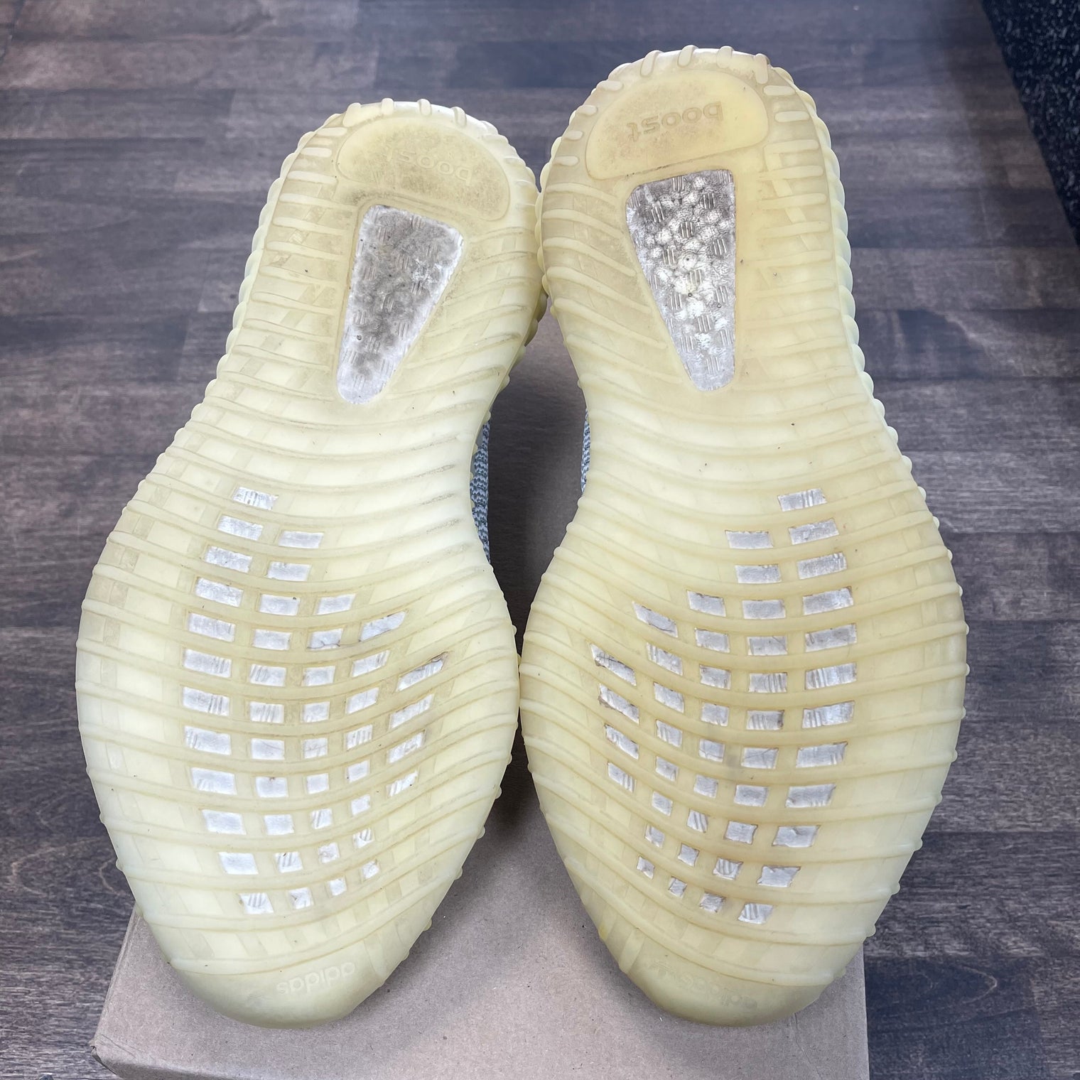 Static Yeezy 350 (USED, No Box,No Insole)