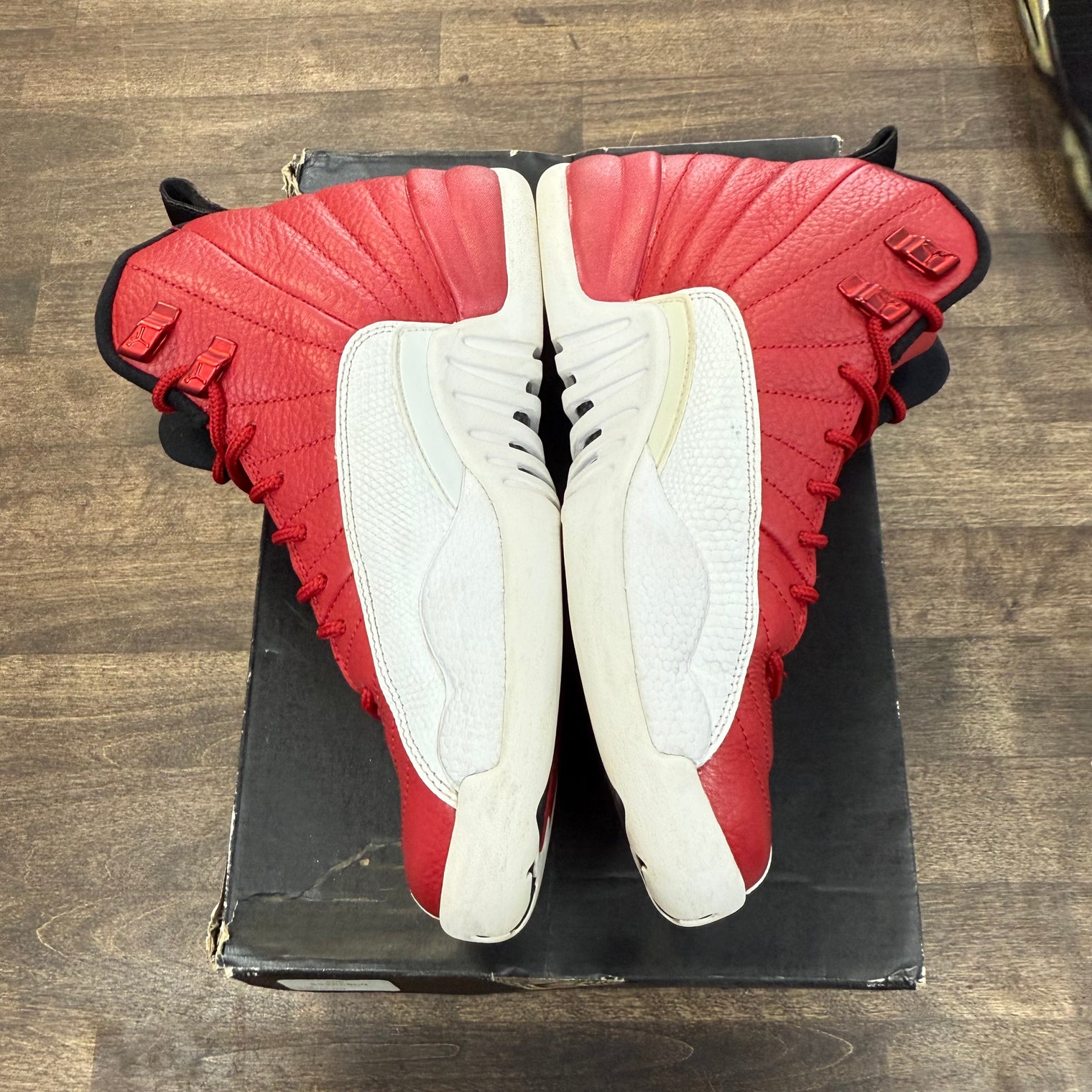 (GS) Gym Red Jordan 12 (USED)