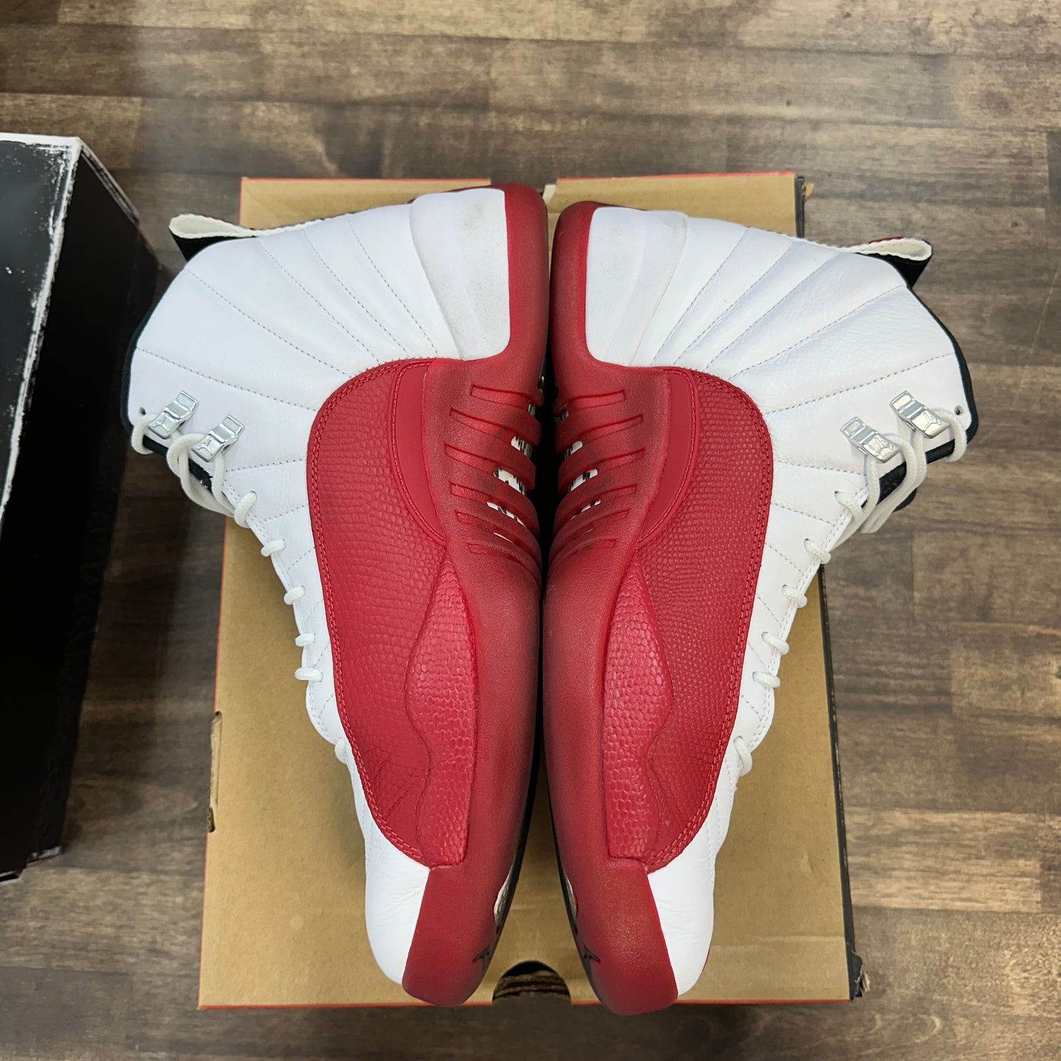 Cherry Jordan 12 Retro (USED)