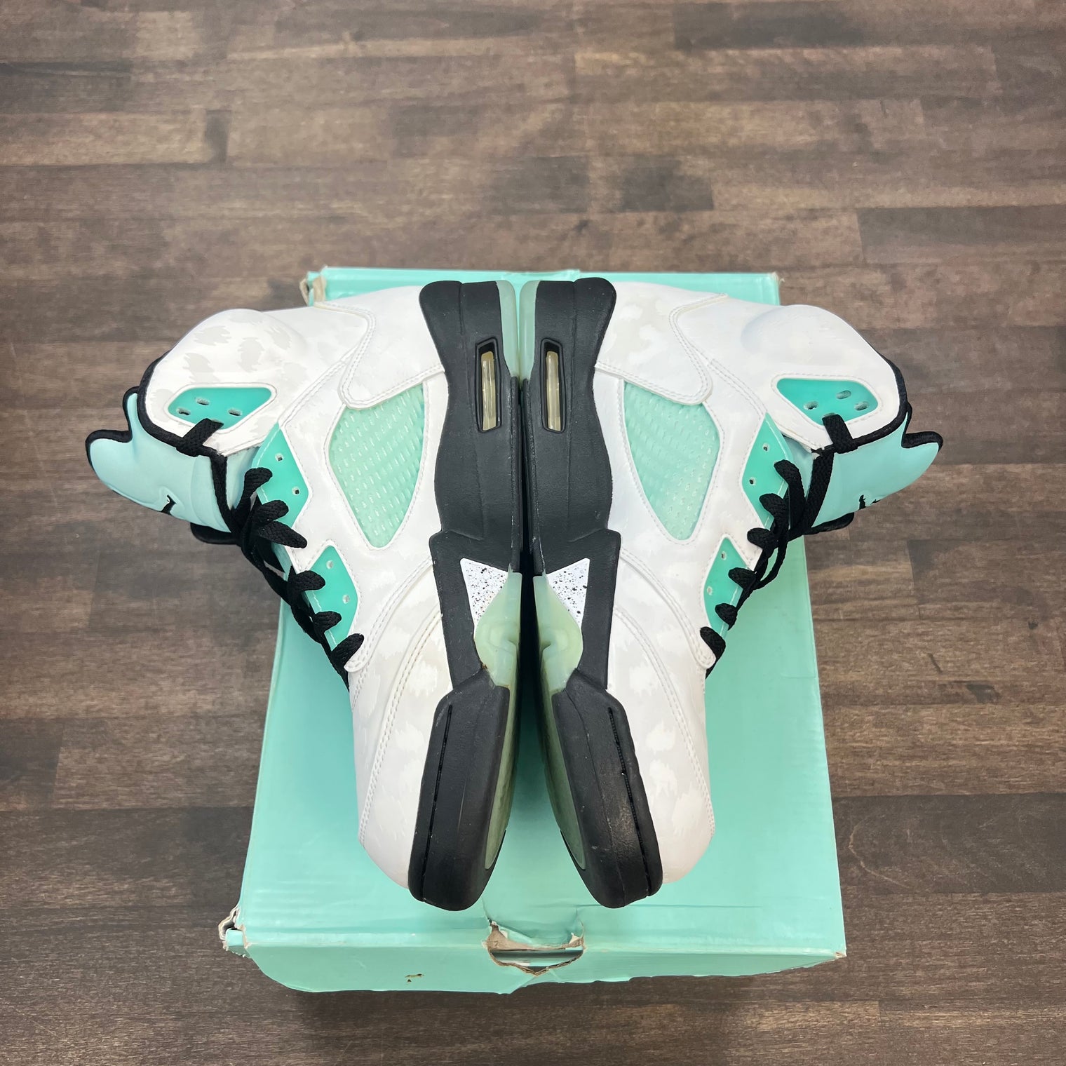 Island Green Jordan 5 Retro (USED)