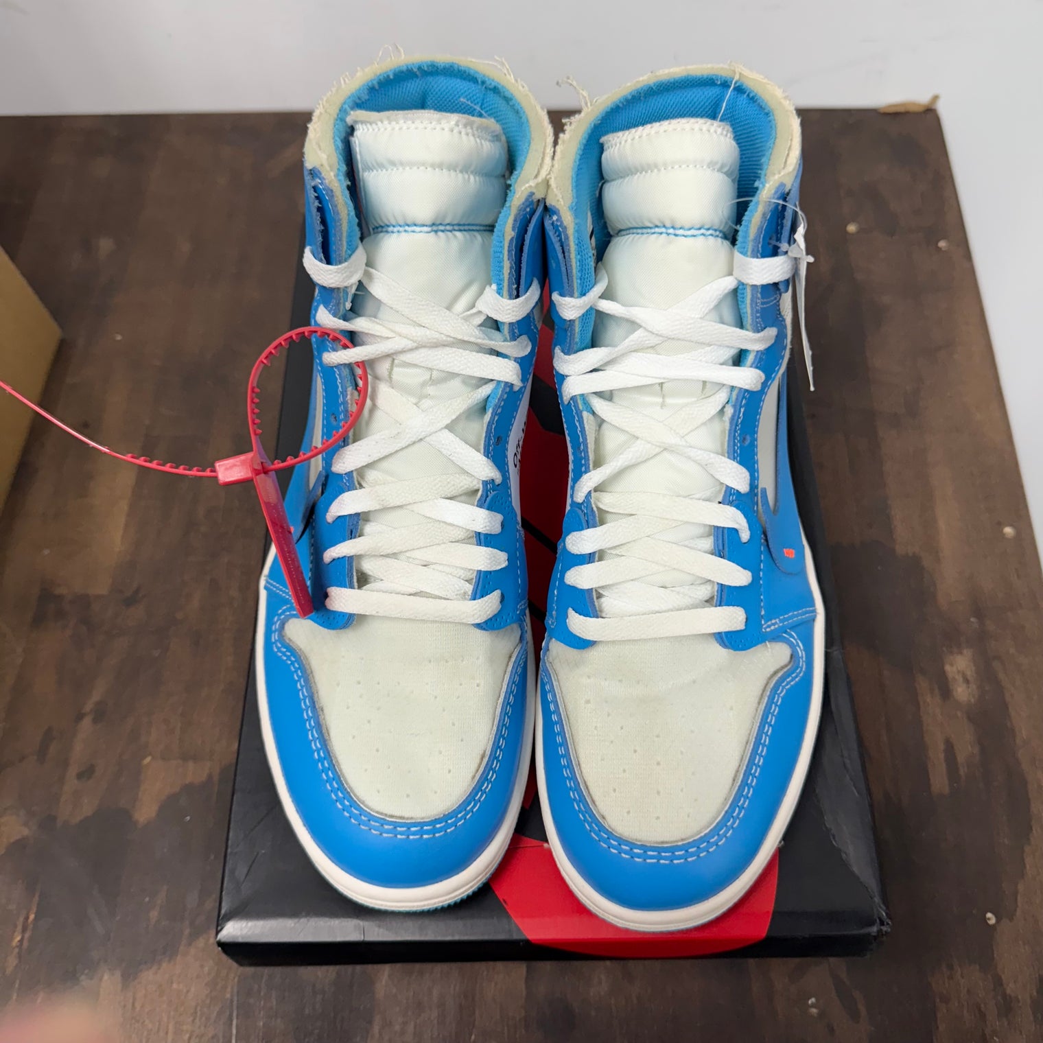 Off-White UNC Jordan 1 High (USED)