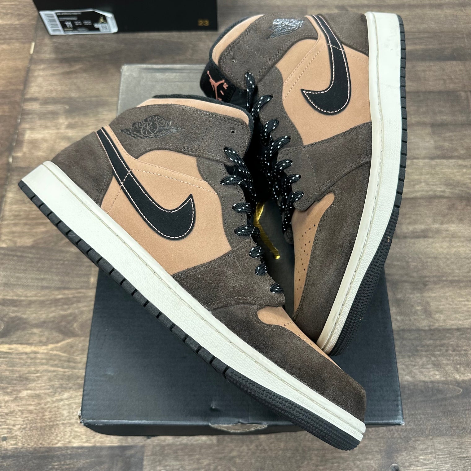 Dark Chocolate Jordan 1 Mid (USED)