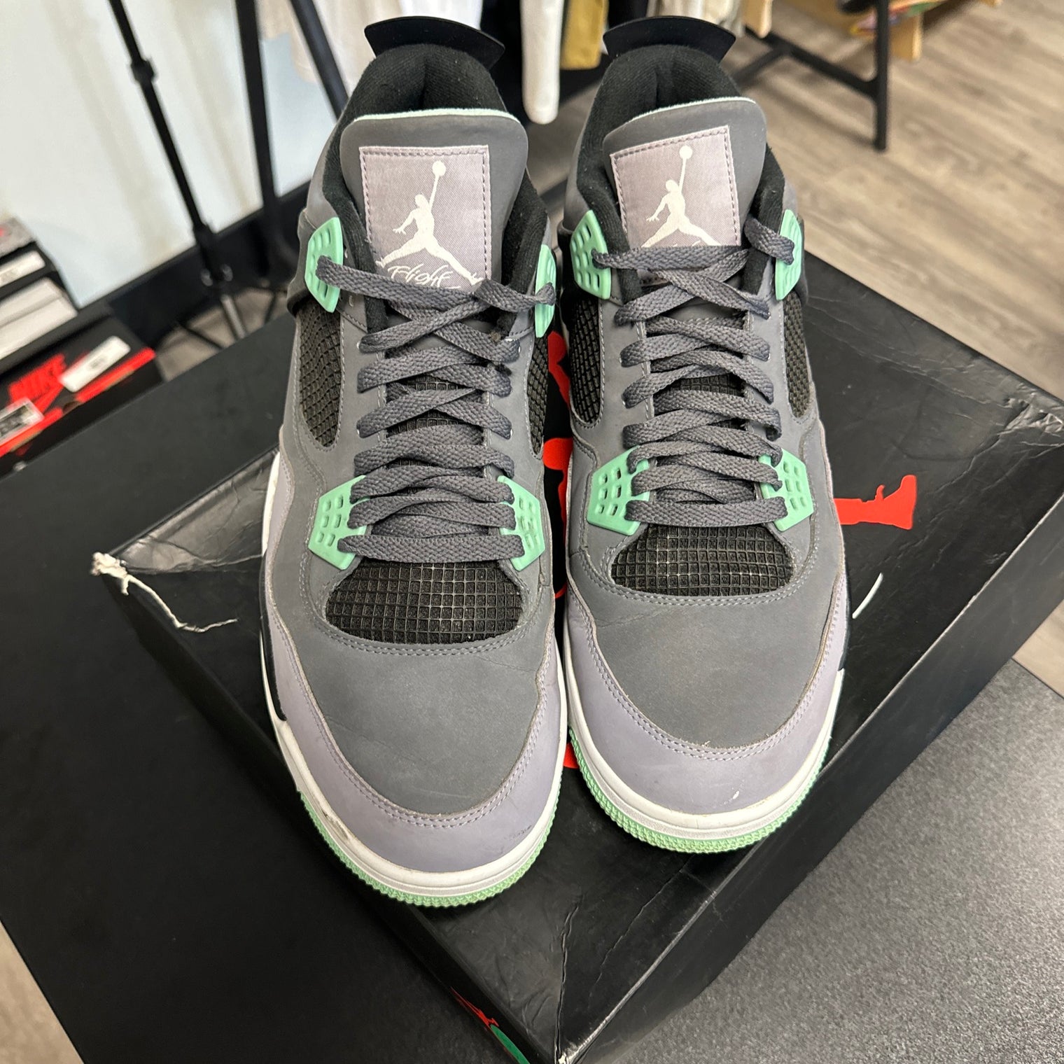 Jordan 4 Green Glow (USED)