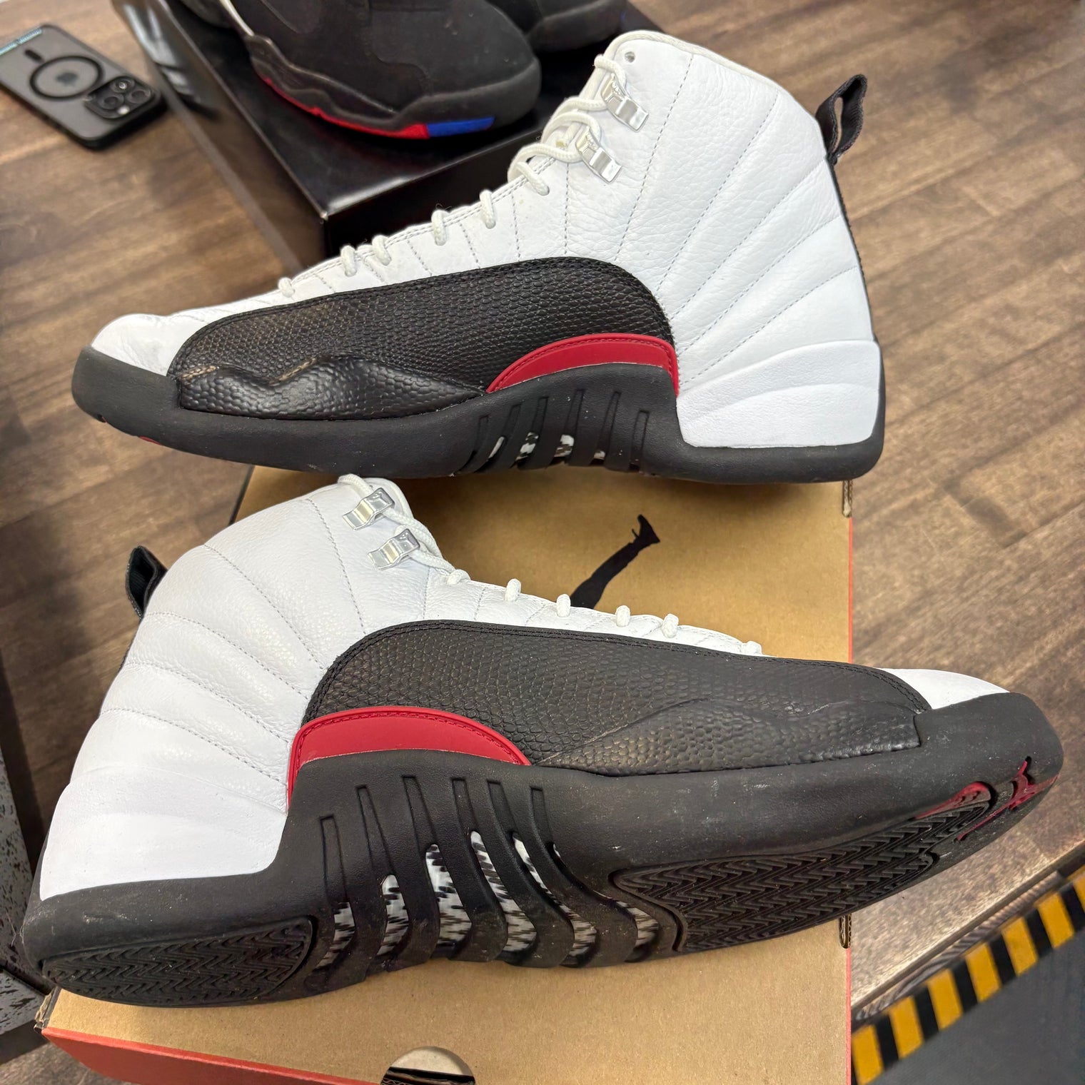 Taxi Flip Jordan 12 Retro (USED)