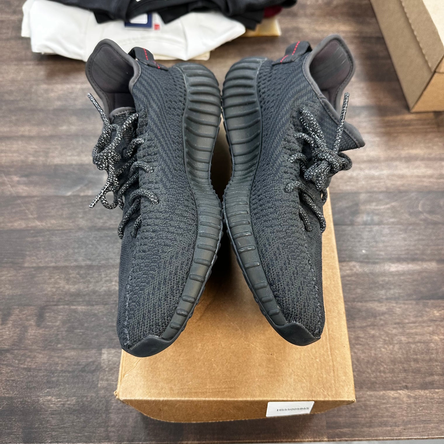 Black Static Yeezy 350 (USED,No Box)