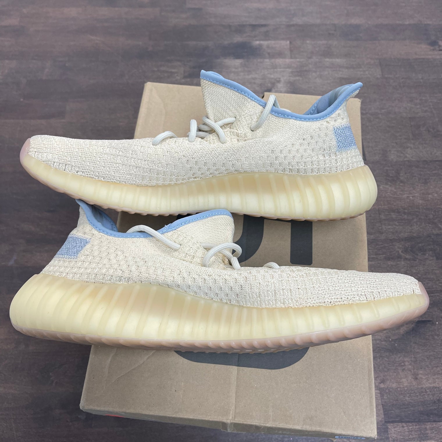 Linen Yeezy 350 (USED)