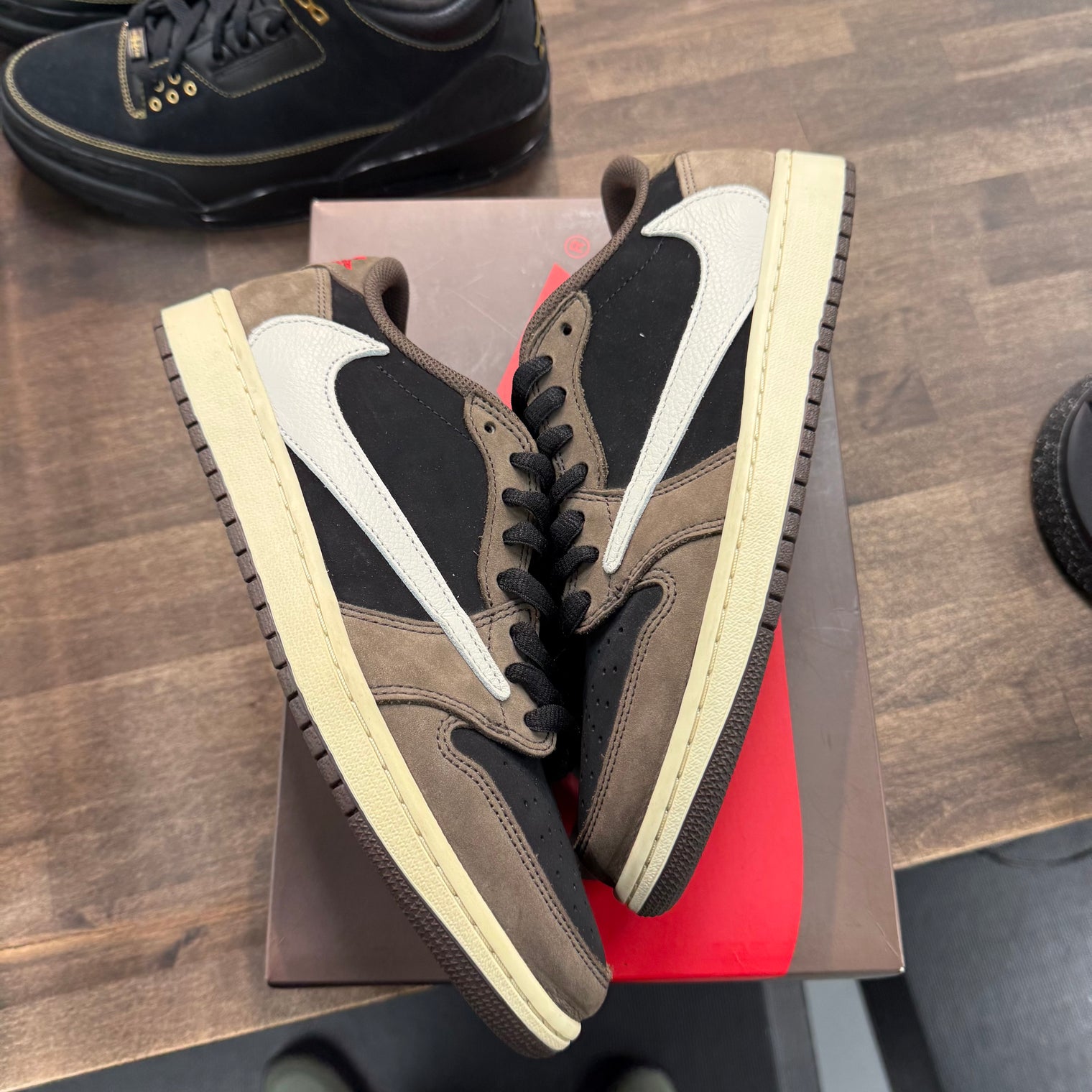 Jordan 1 Retro Low OG SP Travis Scott Mocha (US 9.5) (Lightly Worn)