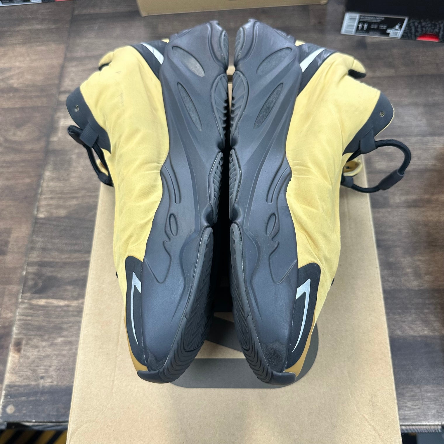 Honey Dew MNVN Yeezy 700 (USED)