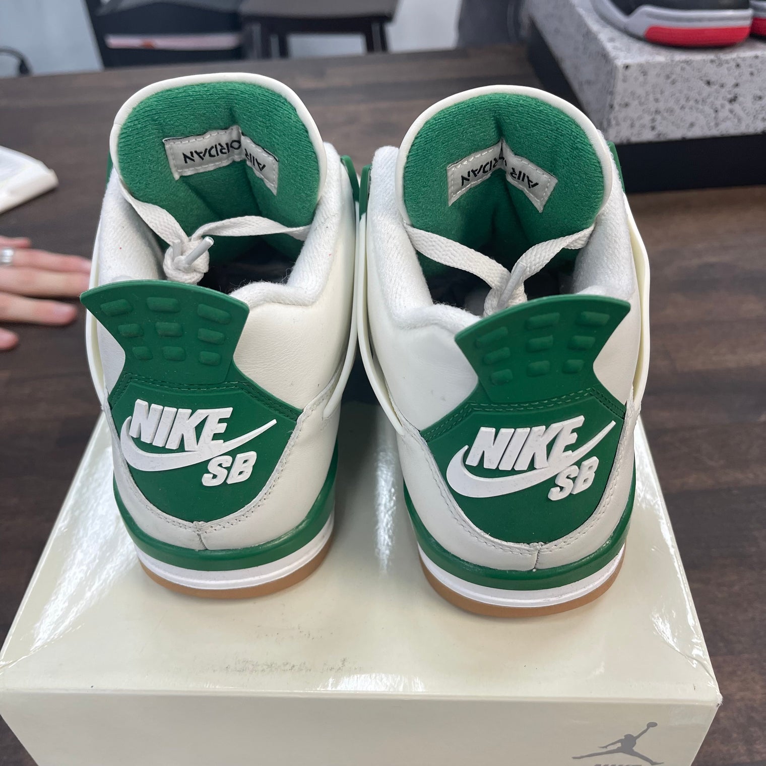 Pine Green SB Jordan 4 (USED)