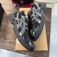 Pure Black Silver ASICS Gel-1130 (USED)