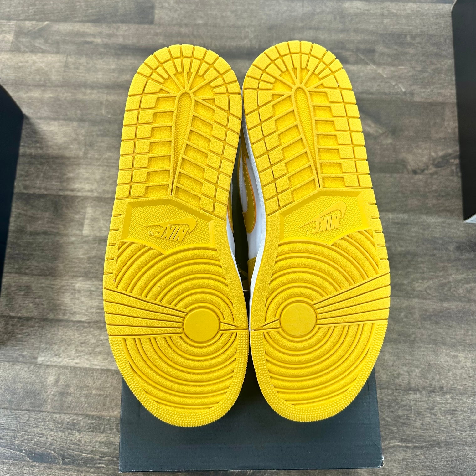 Pollen Jordan 1 Low