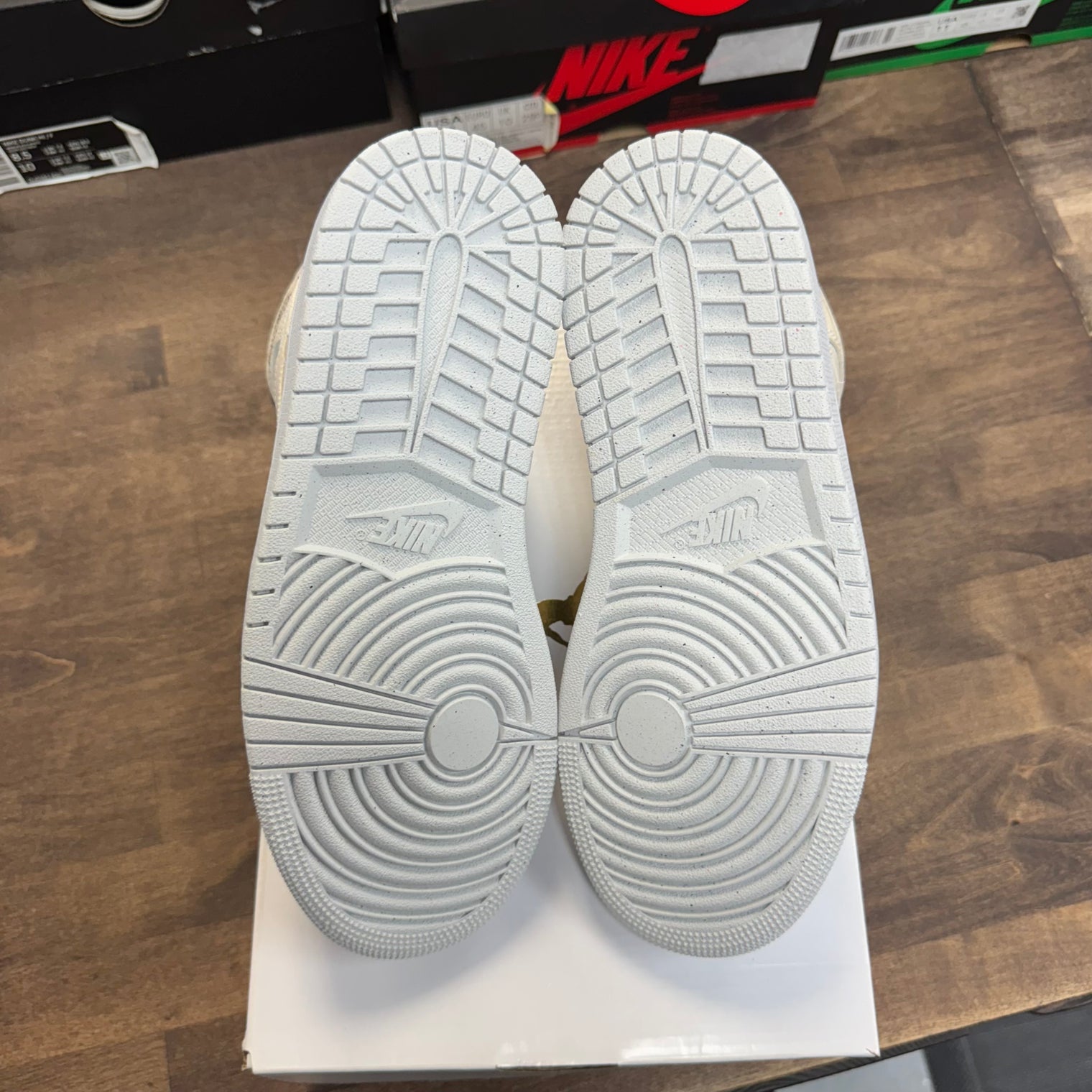 Sanddrift Jordan 1 Mid (W) (USED)