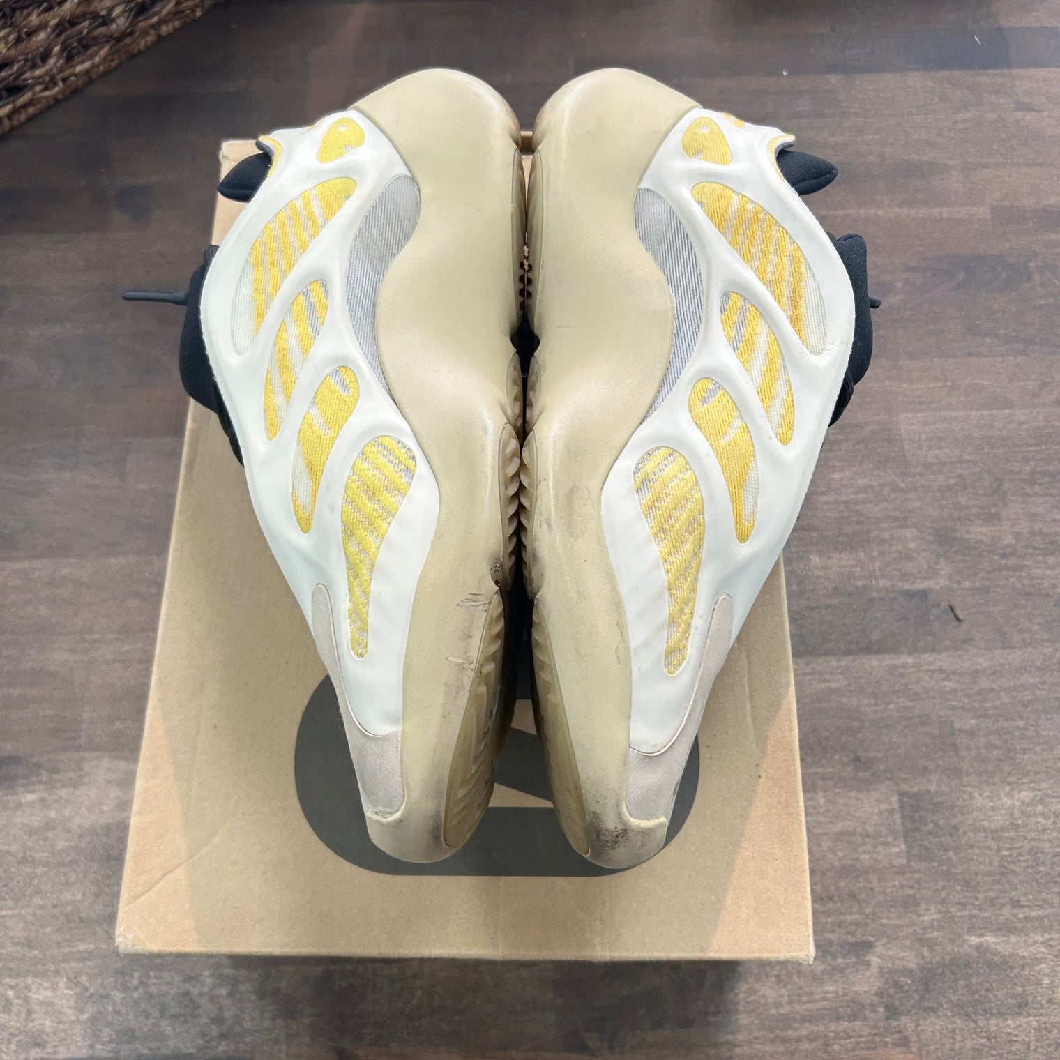 adidas Yeezy 700 V3 Safflower (US 12.5) (USED)